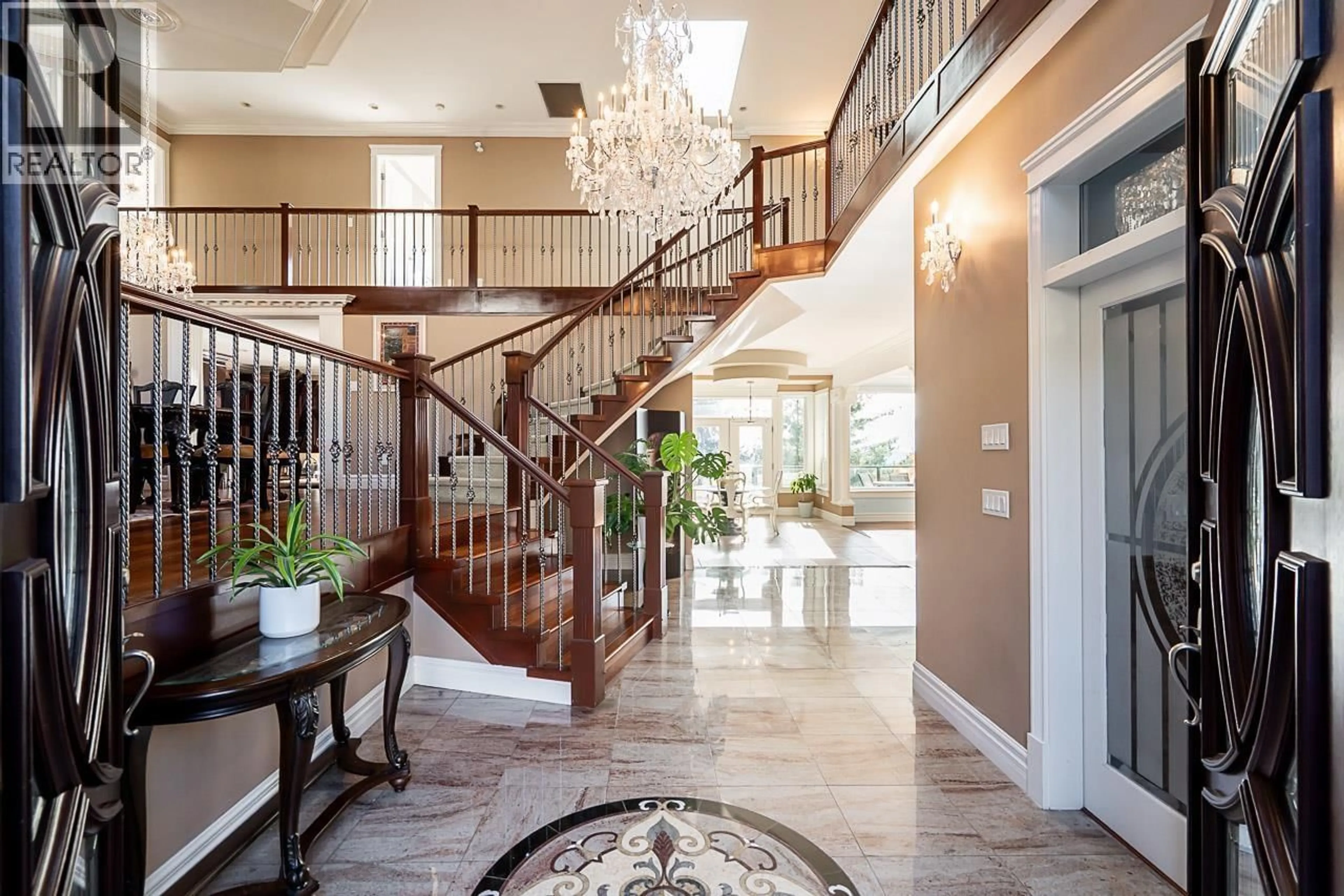 Indoor foyer for 2982 SUNRIDGE COURT, Coquitlam British Columbia V3E3M5