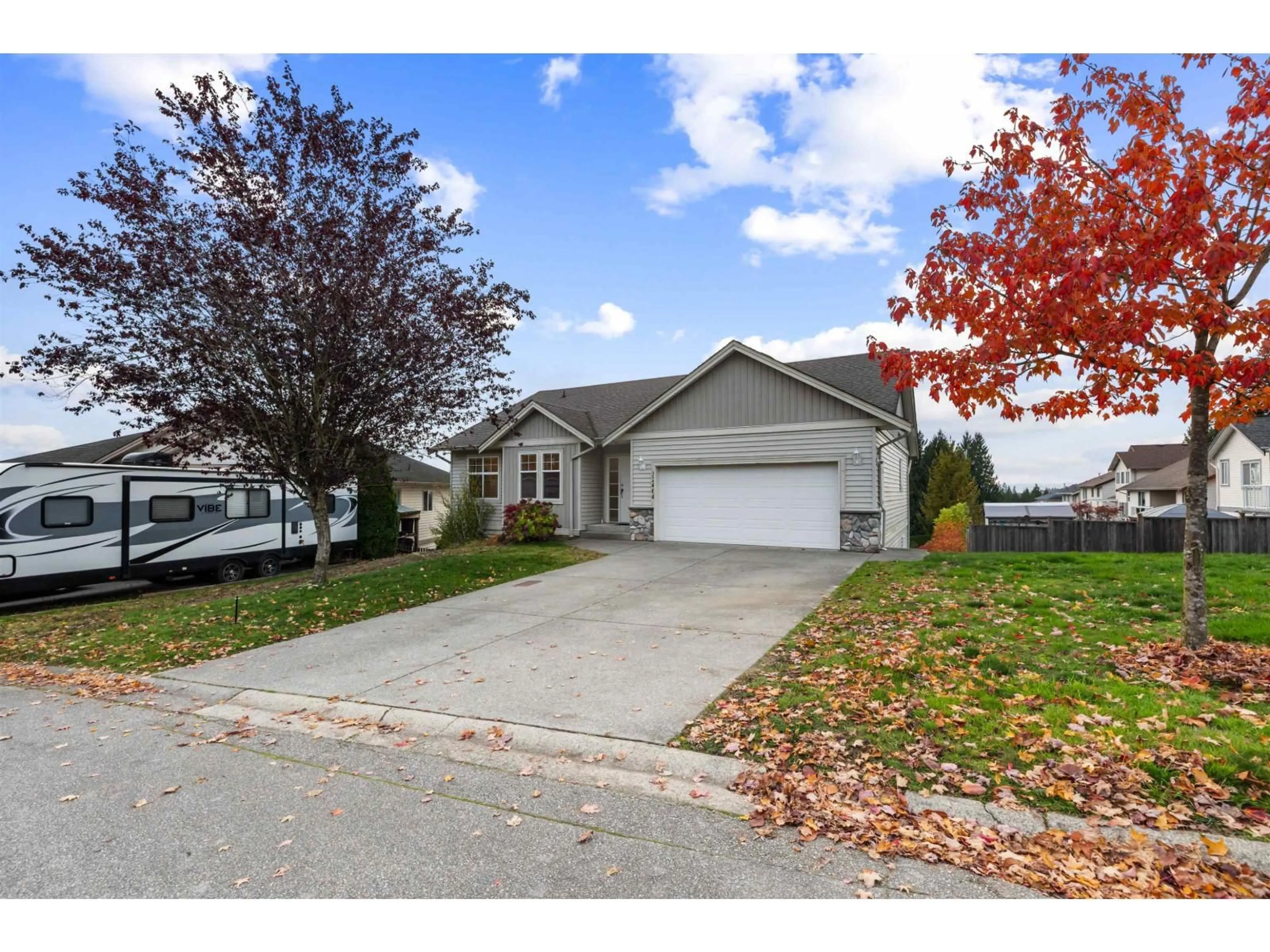 Home with vinyl exterior material, street for 32464 BOBCAT, Mission British Columbia V2V7P7