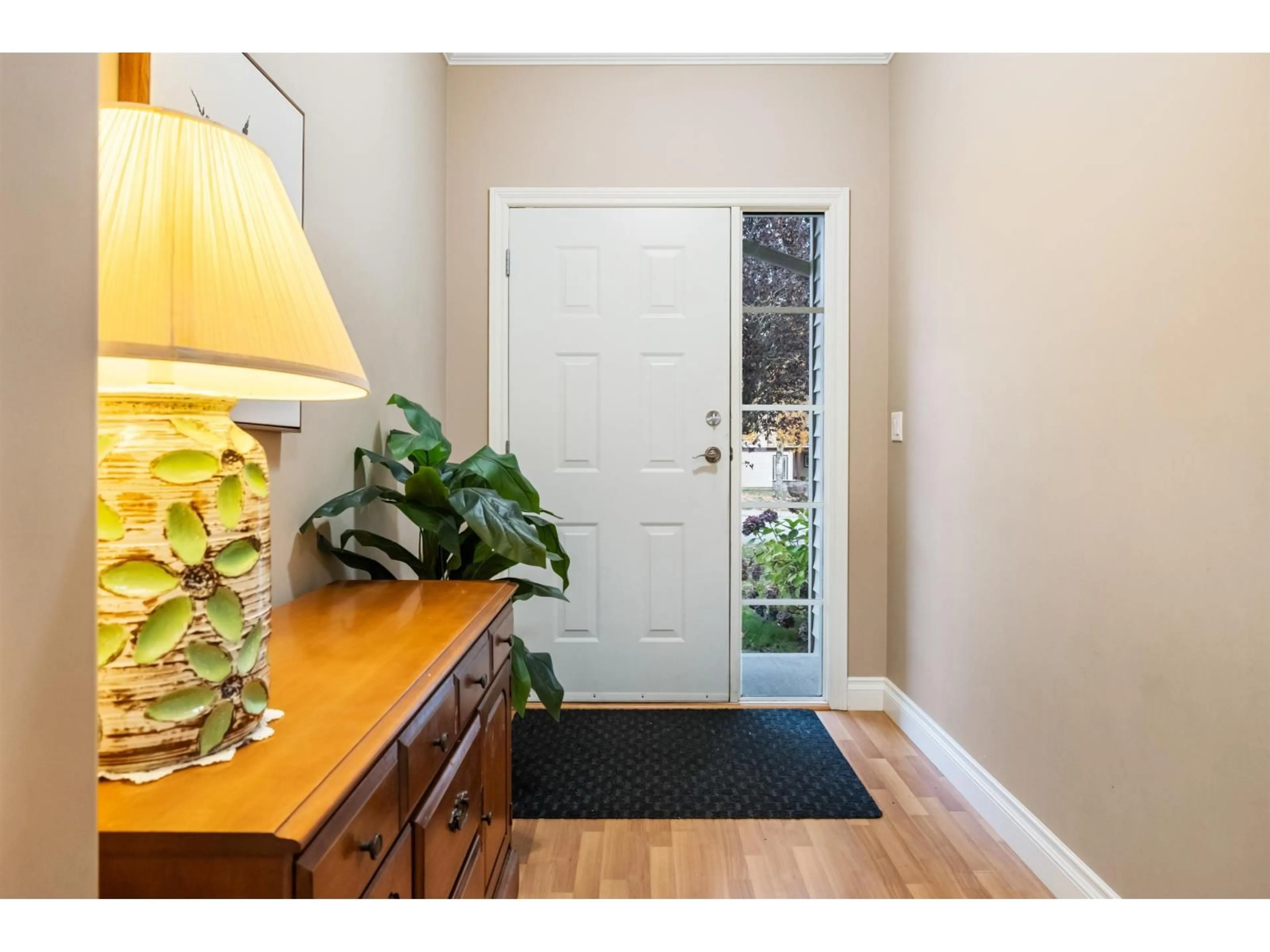 Indoor entryway for 32464 BOBCAT, Mission British Columbia V2V7P7
