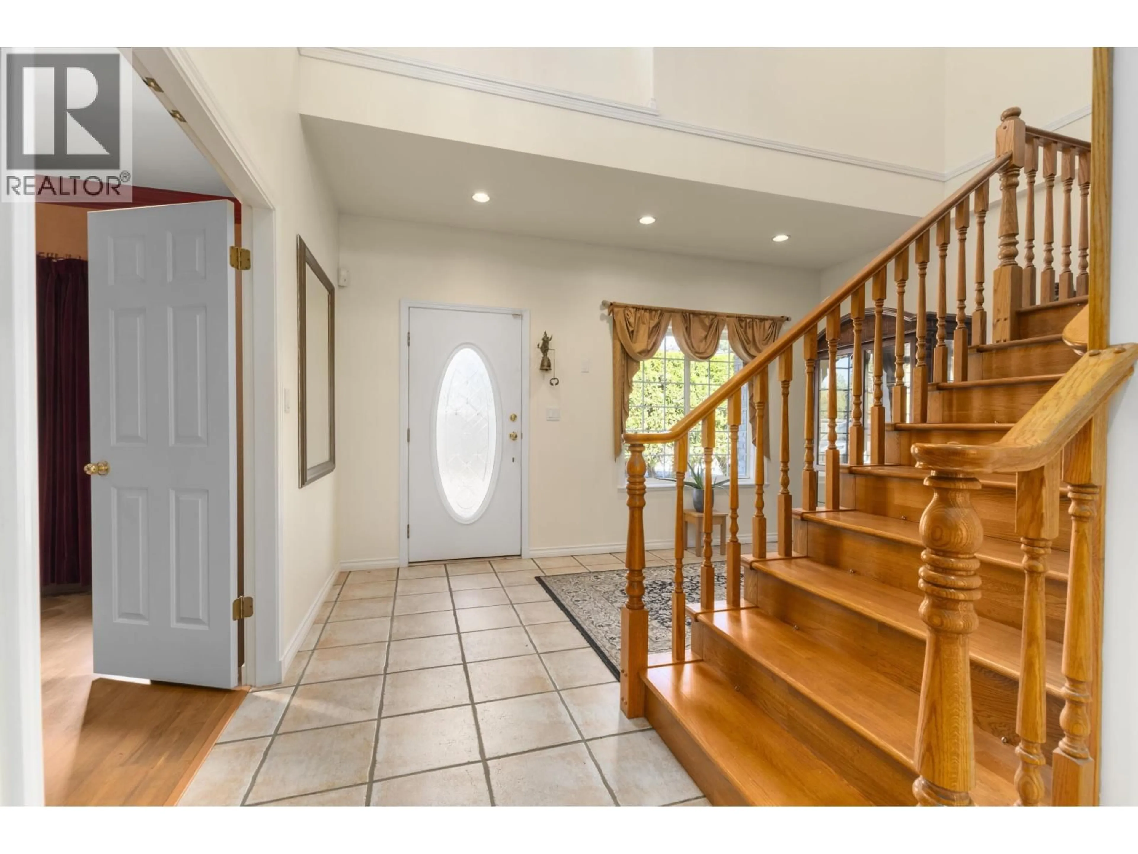 Indoor entryway for 6260 STEVESTON HIGHWAY, Richmond British Columbia V7E2K8