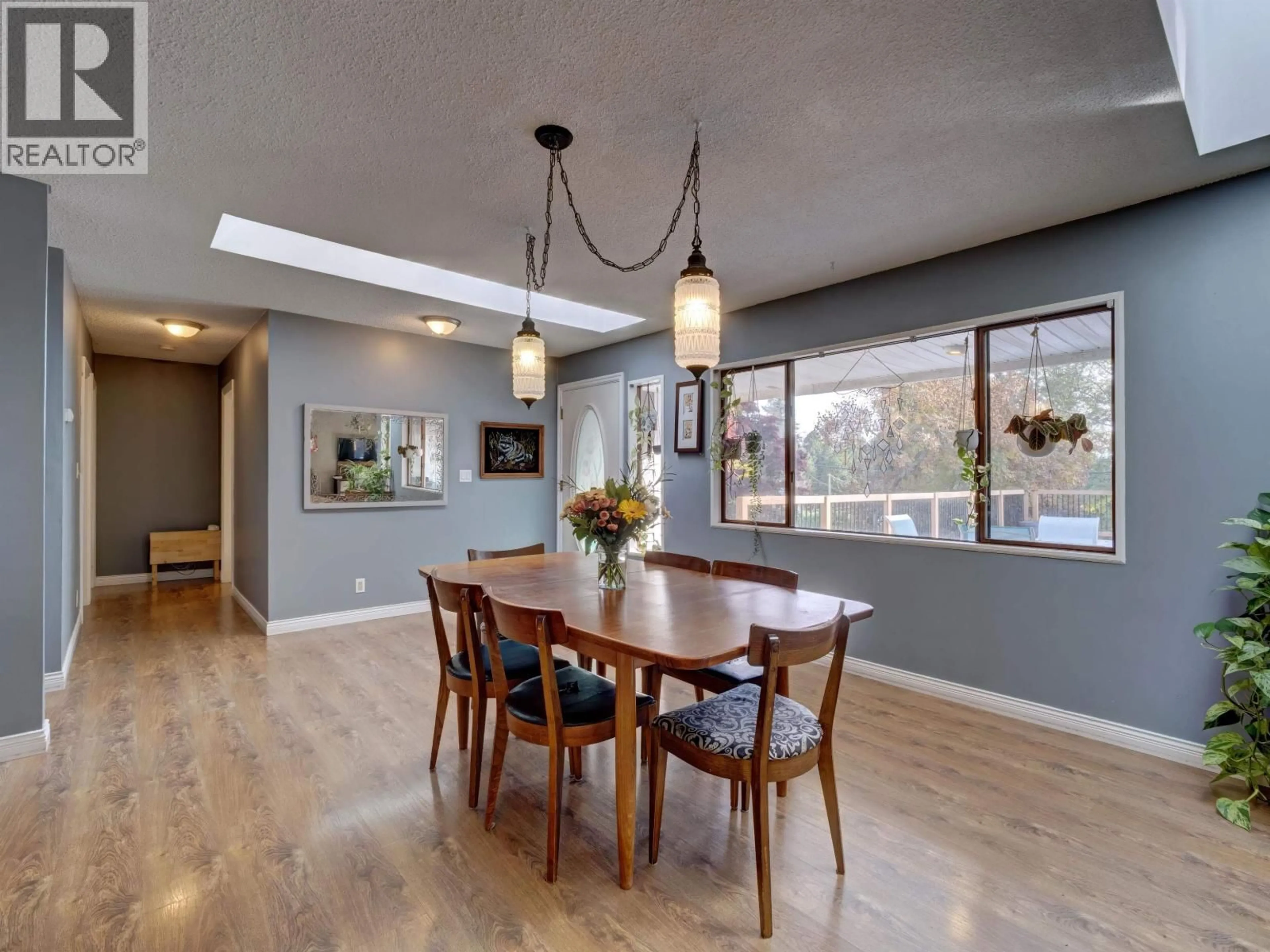 Dining room, wood/laminate floor for 143 PRATT ROAD, Gibsons British Columbia V0N1V3