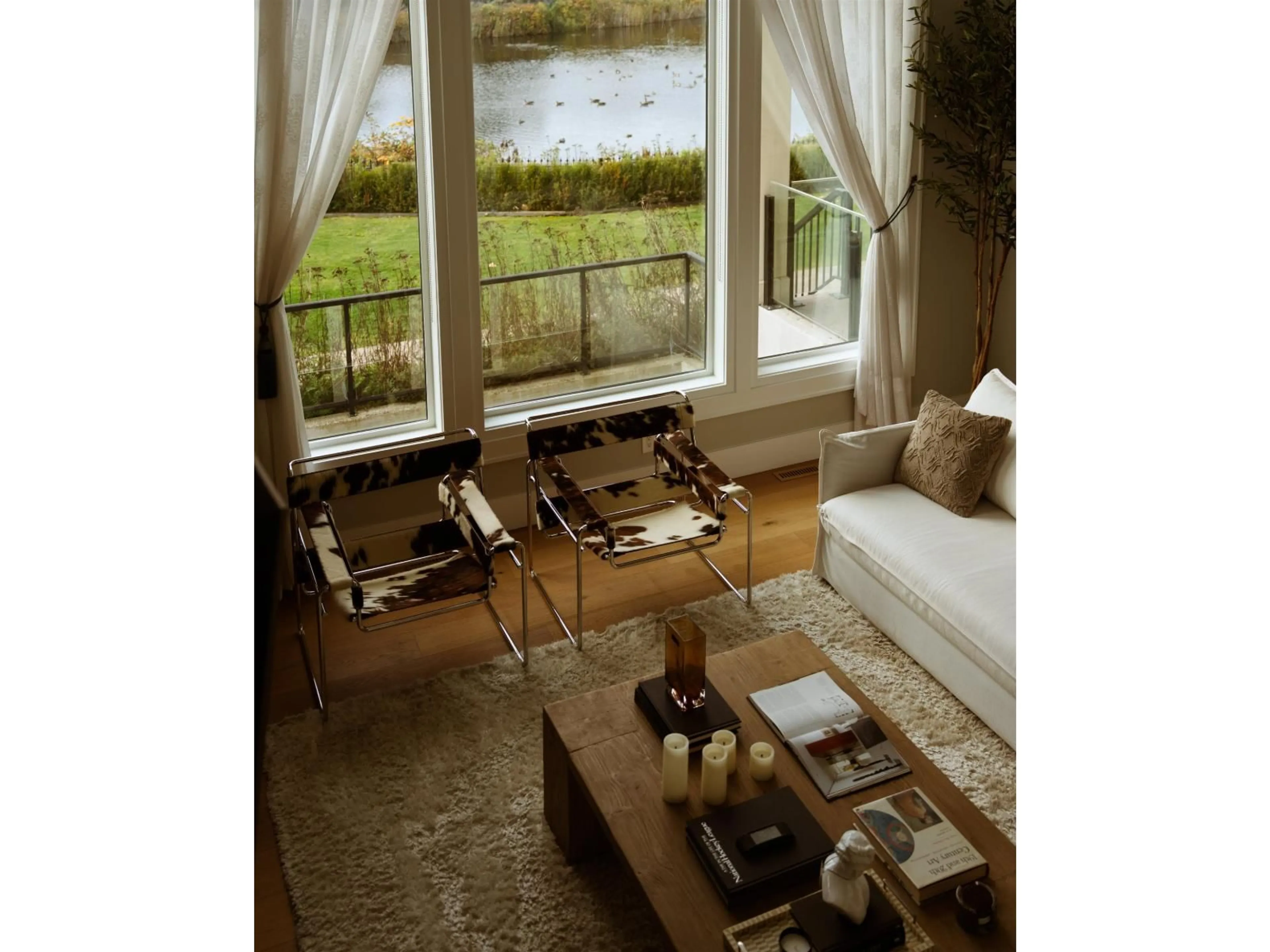 Living room with furniture, unknown for 3863 159A, Surrey British Columbia V3Z0Y3