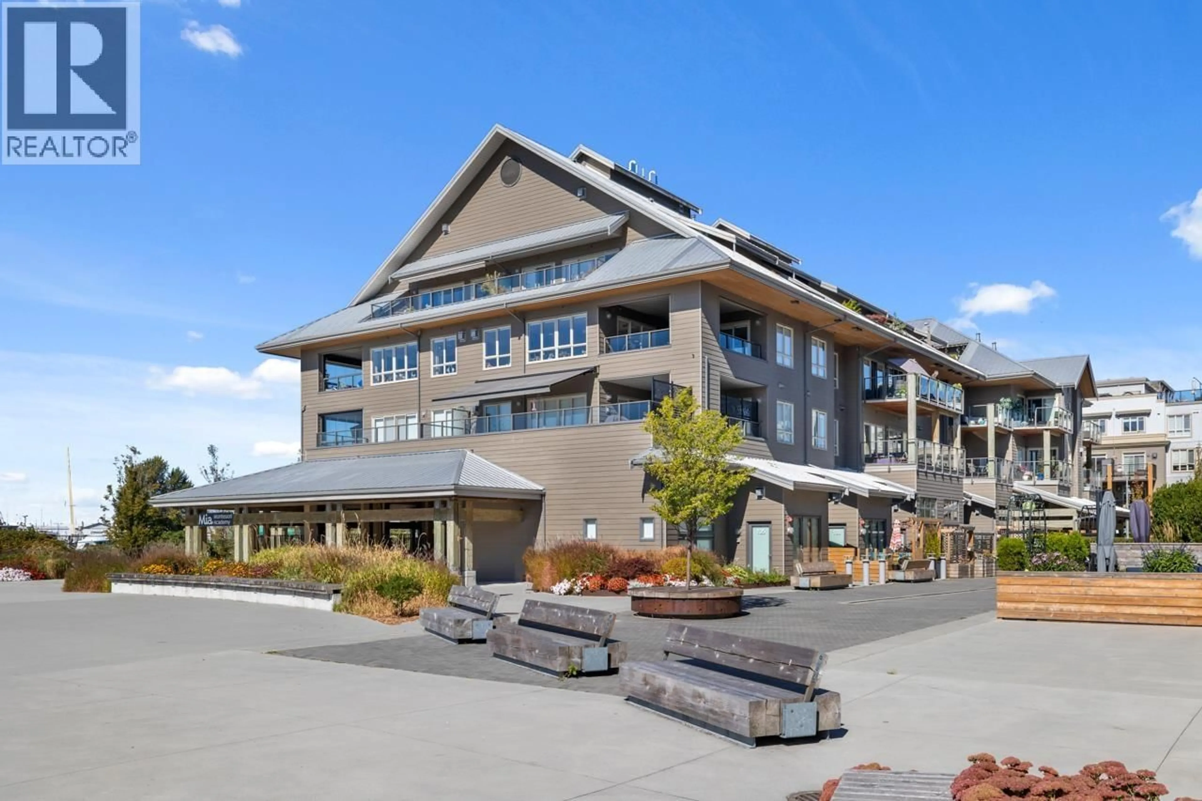 Patio, building for 135 - 6160 LONDON ROAD, Richmond British Columbia V7E4J2