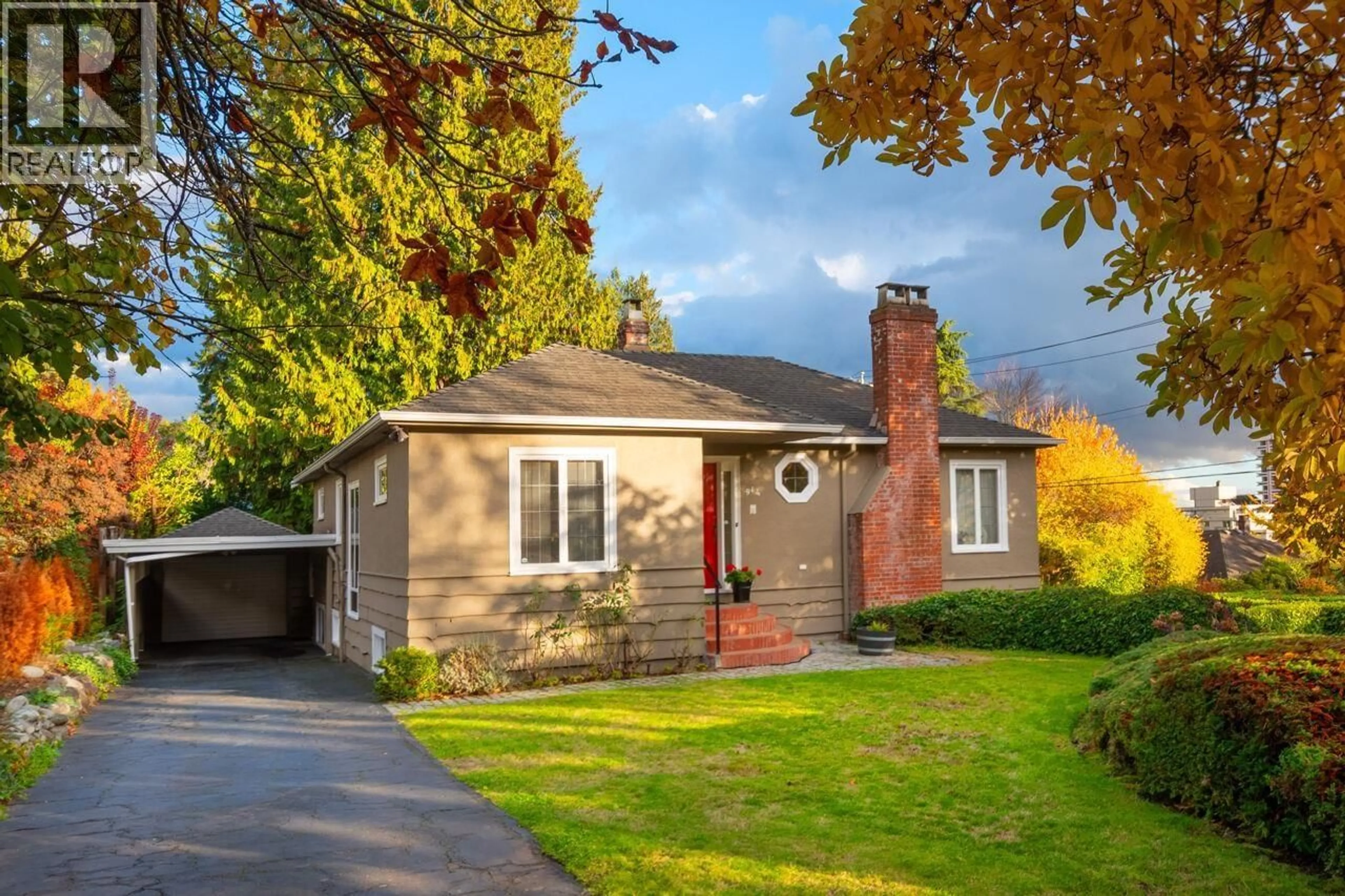 Home with brick exterior material, street for 914 17TH STREET, West Vancouver British Columbia V7V3T7