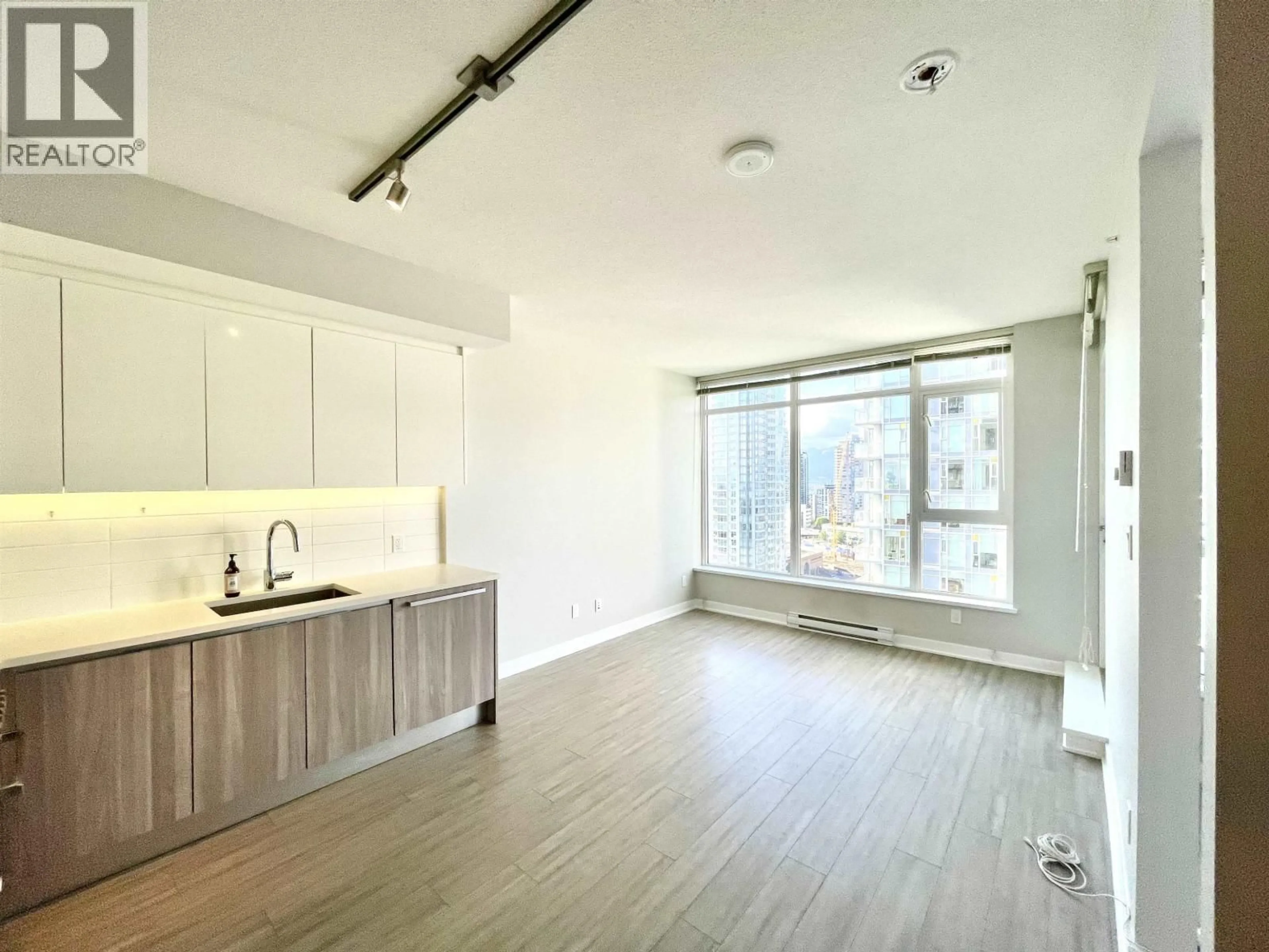 Unknown for 2305 - 4900 LENNOX LANE, Burnaby British Columbia V5H0G9