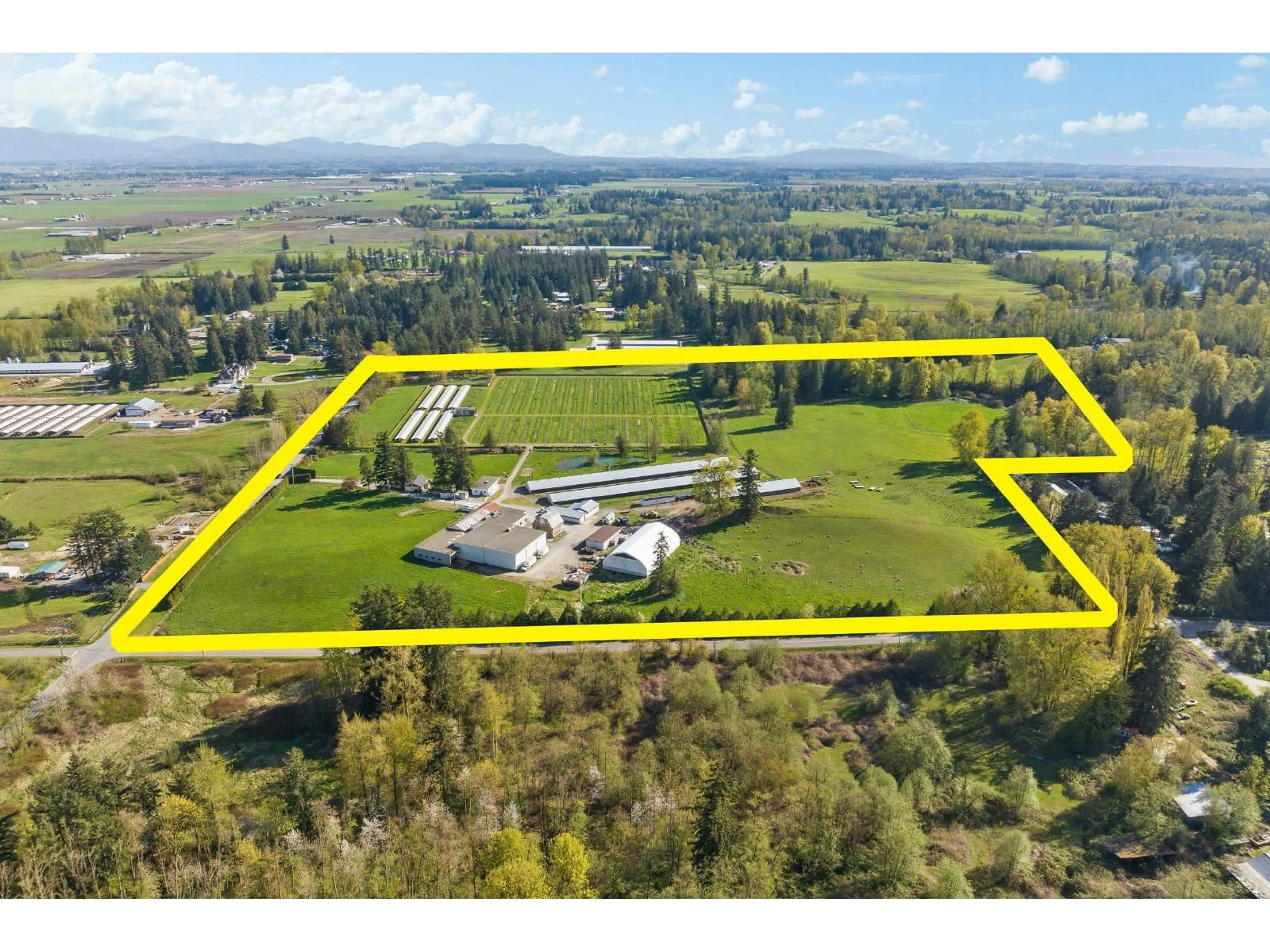 A pic from outside/outdoor area/front of a property/back of a property/a pic from drone, building for 711 256, Langley British Columbia V4W2H7