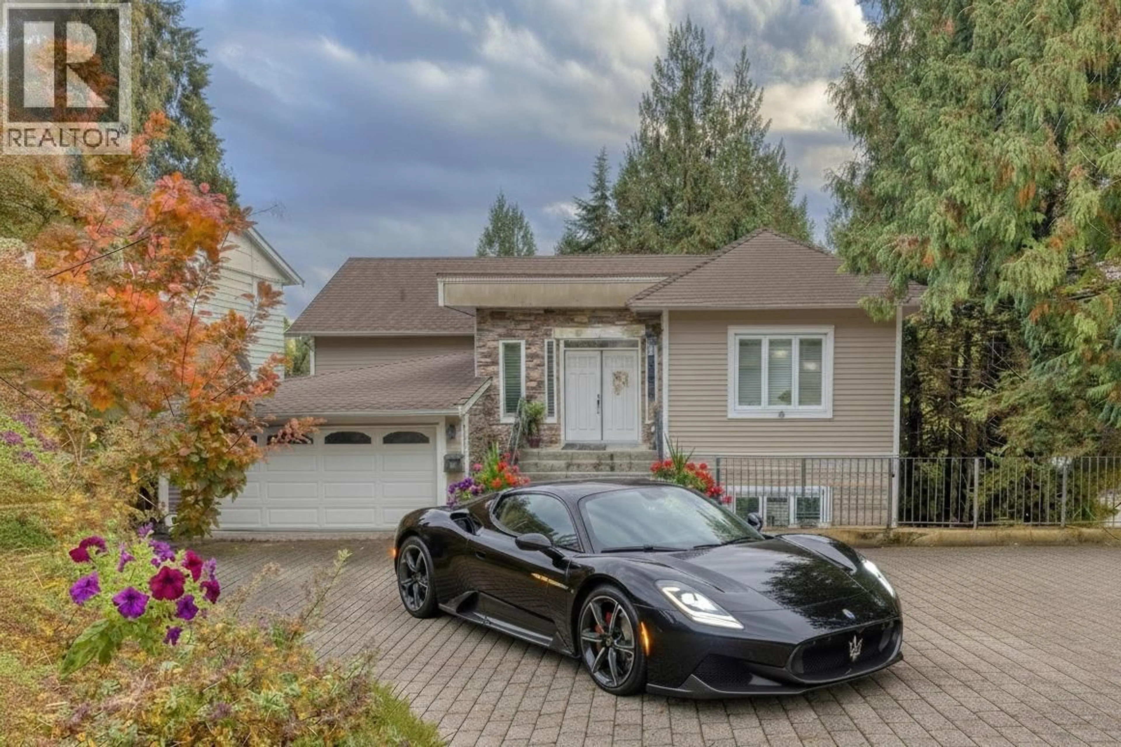 Home with vinyl exterior material, street for 1041 PROSPECT AVENUE, North Vancouver British Columbia V7R2M6