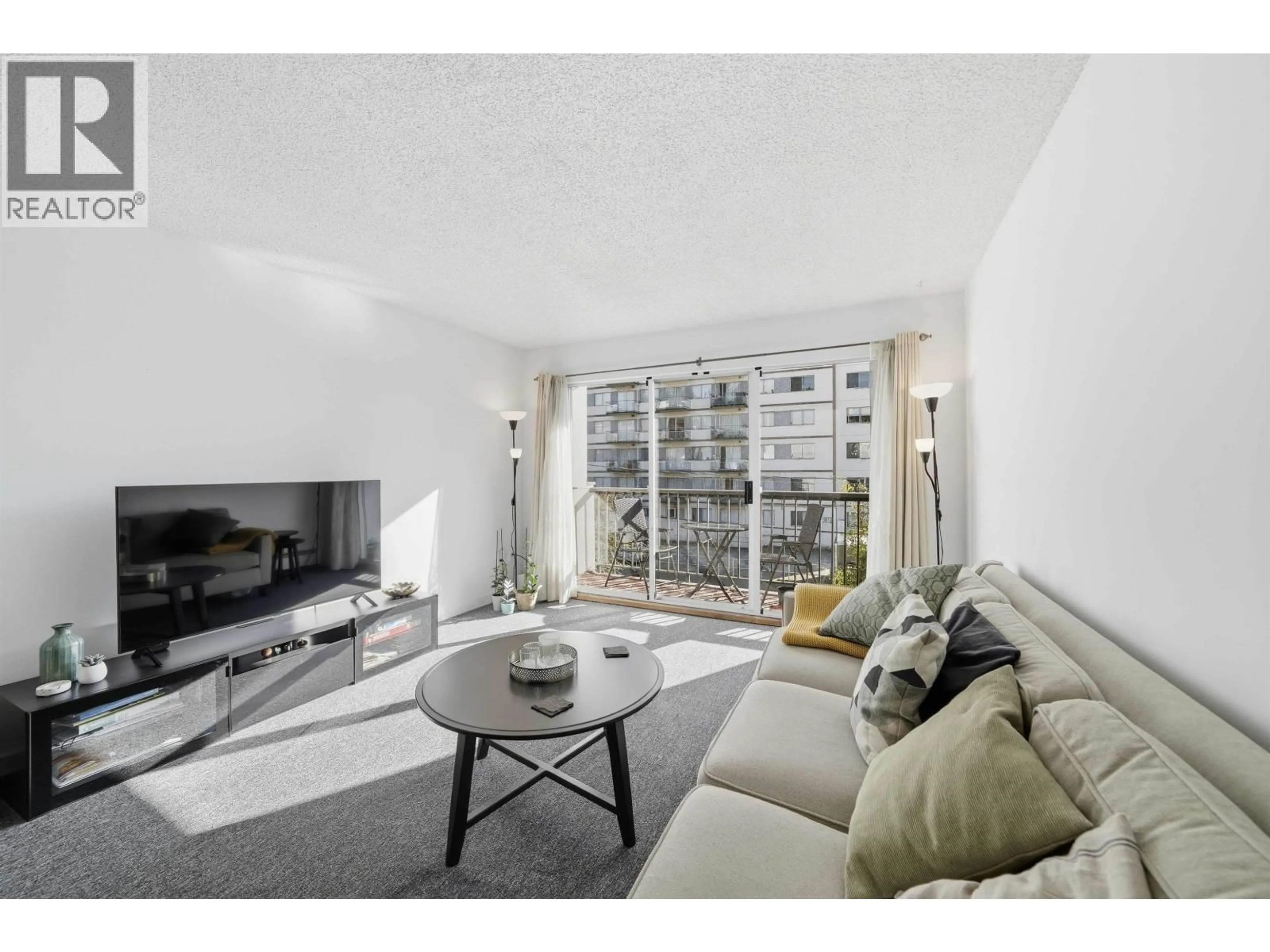 Living room with furniture, unknown for 305 - 428 AGNES STREET, New Westminster British Columbia V3L1G1