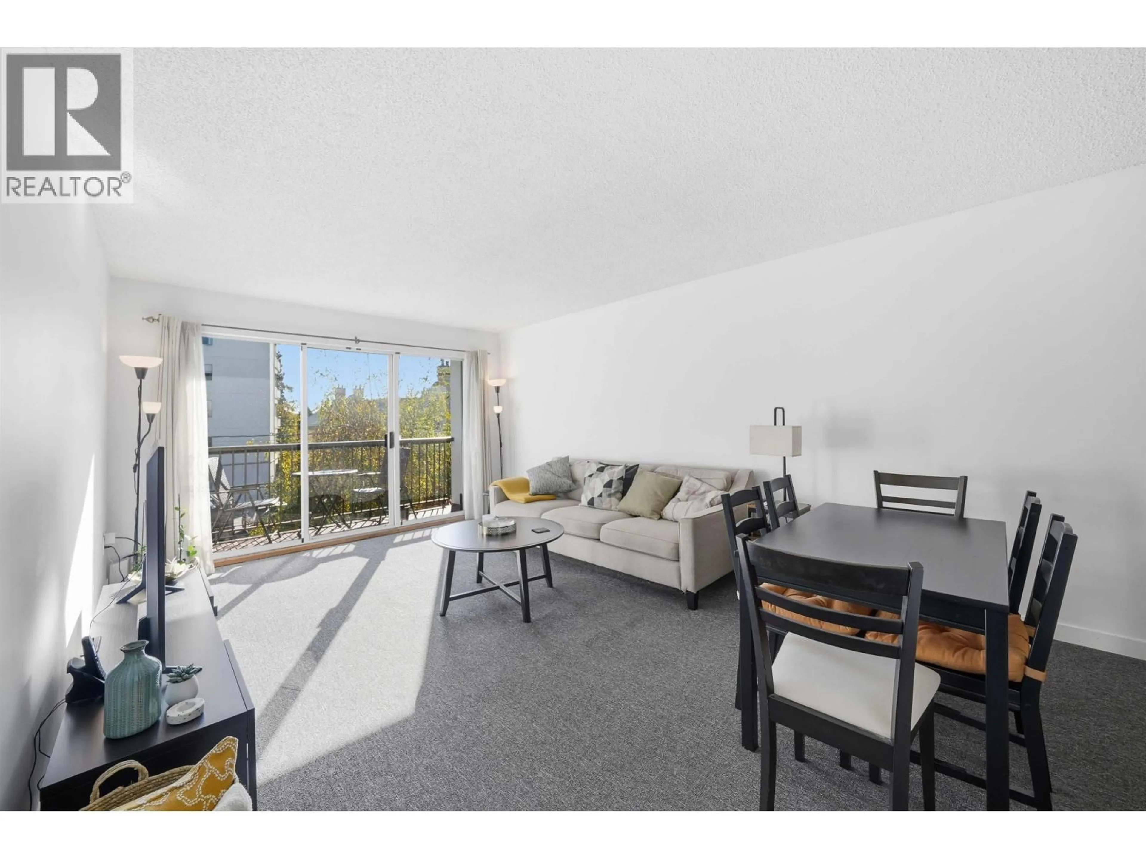 Living room with furniture, unknown for 305 - 428 AGNES STREET, New Westminster British Columbia V3L1G1