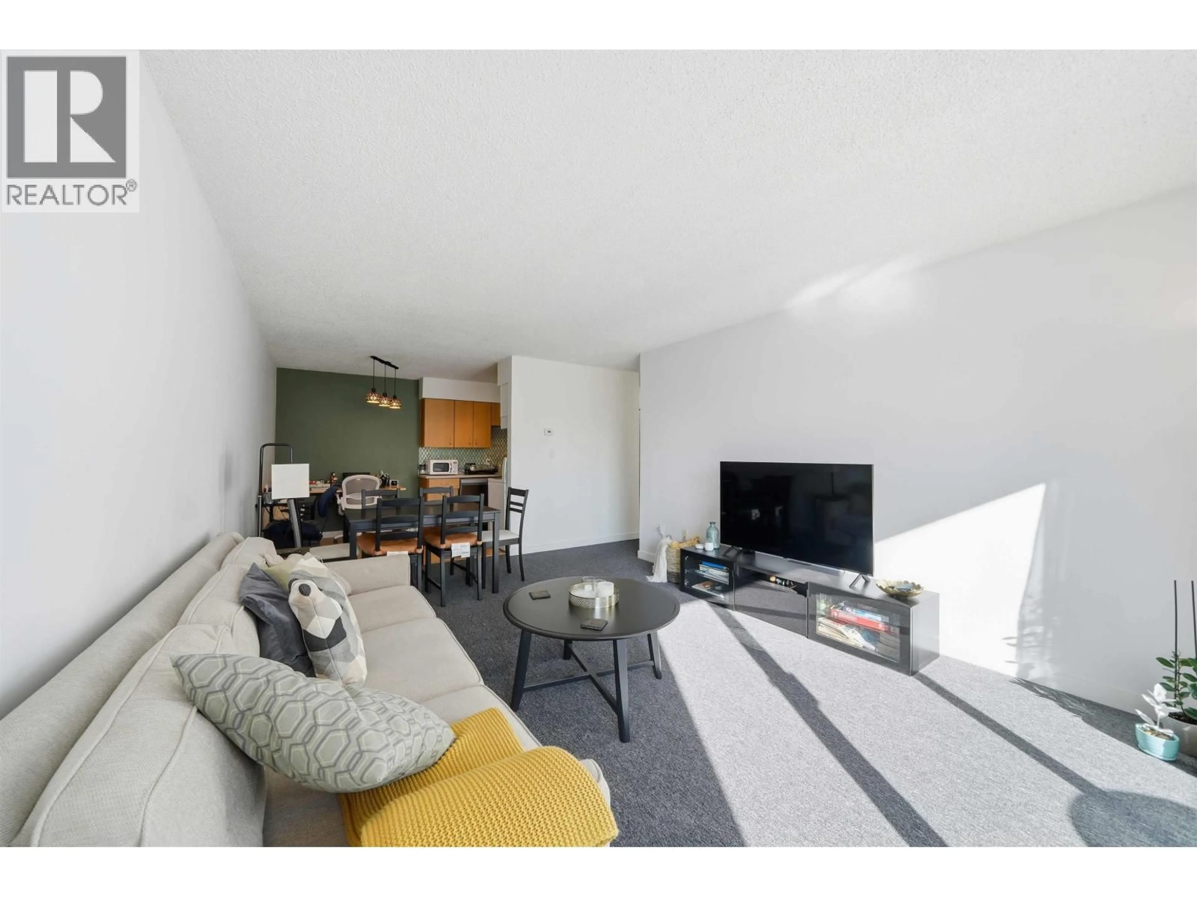 Living room with furniture, unknown for 305 - 428 AGNES STREET, New Westminster British Columbia V3L1G1