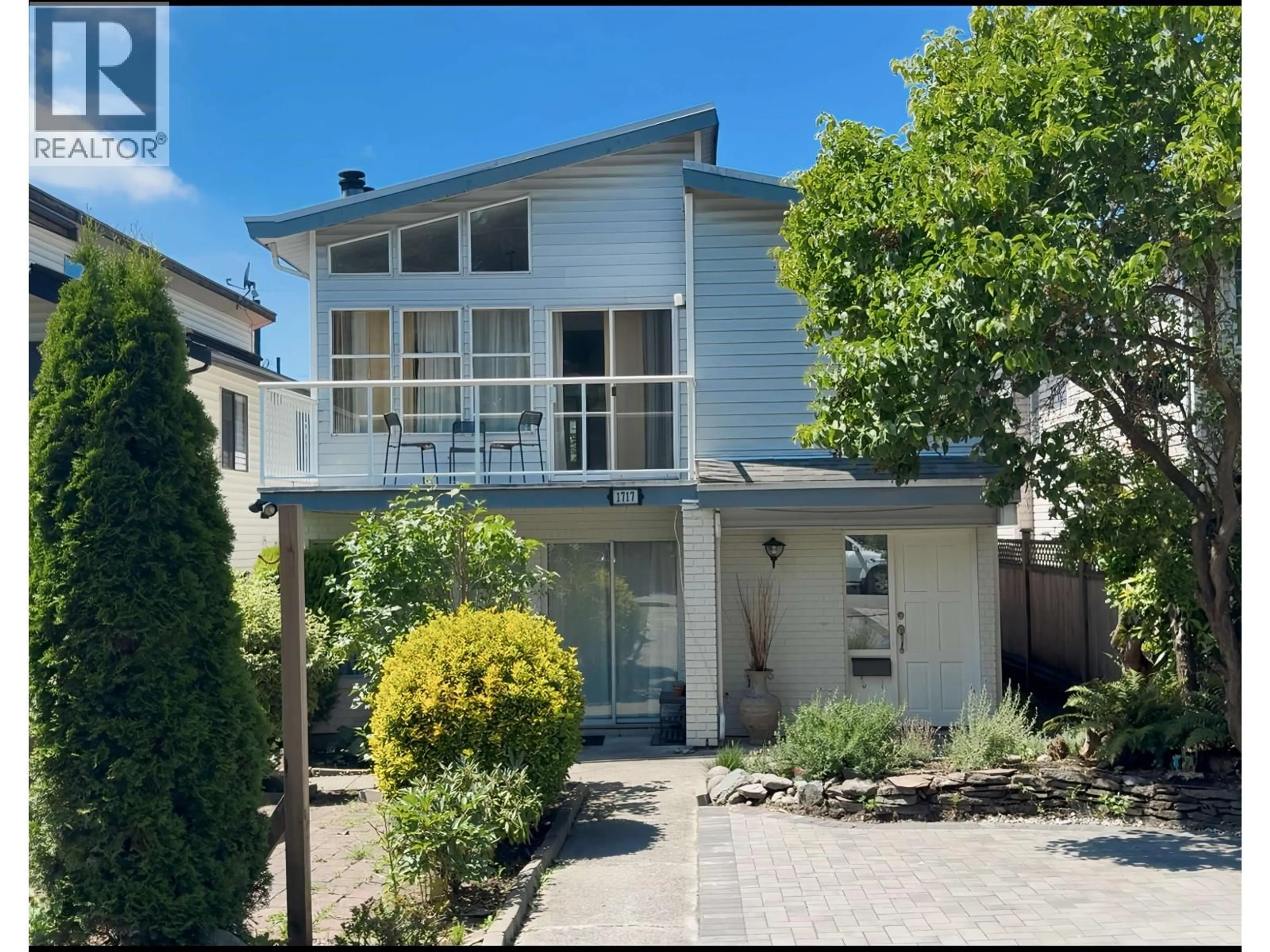 A pic from outside/outdoor area/front of a property/back of a property/a pic from drone, street for 1717 TATLOW AVENUE, North Vancouver British Columbia V7P3A1