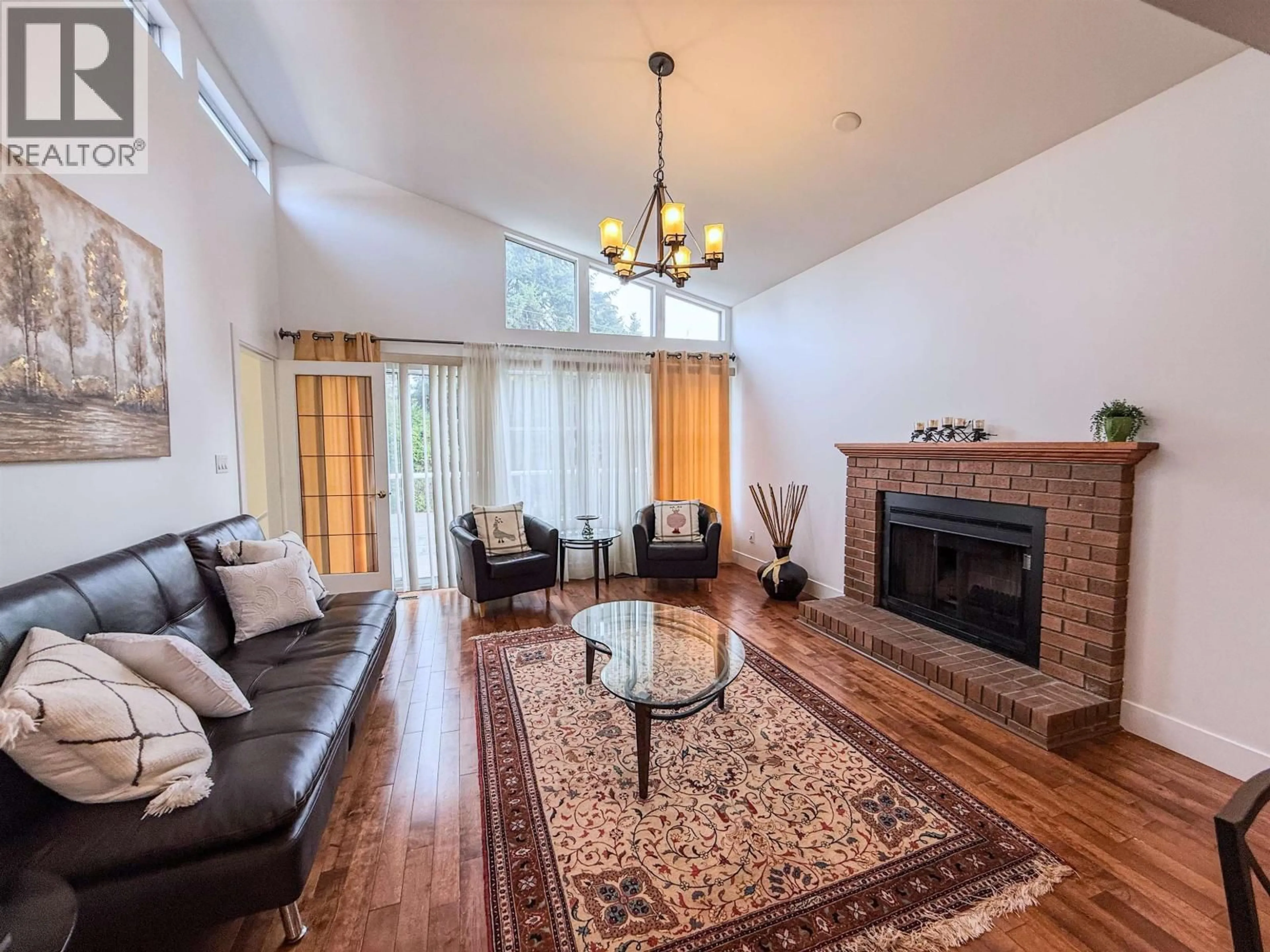 Living room with furniture, unknown for 1717 TATLOW AVENUE, North Vancouver British Columbia V7P3A1