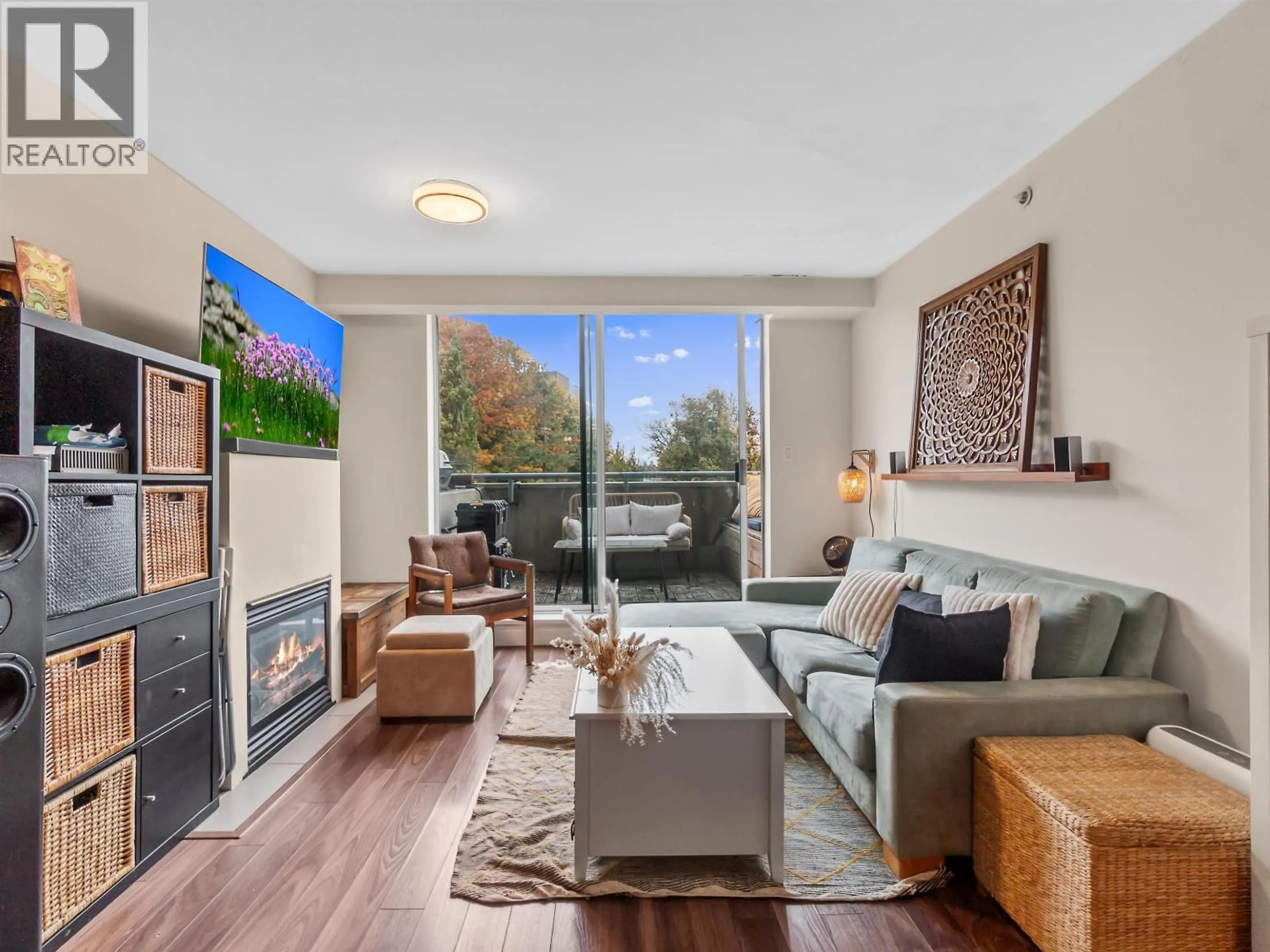 Living room with furniture, wood/laminate floor for 404 - 1159 MAIN STREET, Vancouver British Columbia V6A4B6