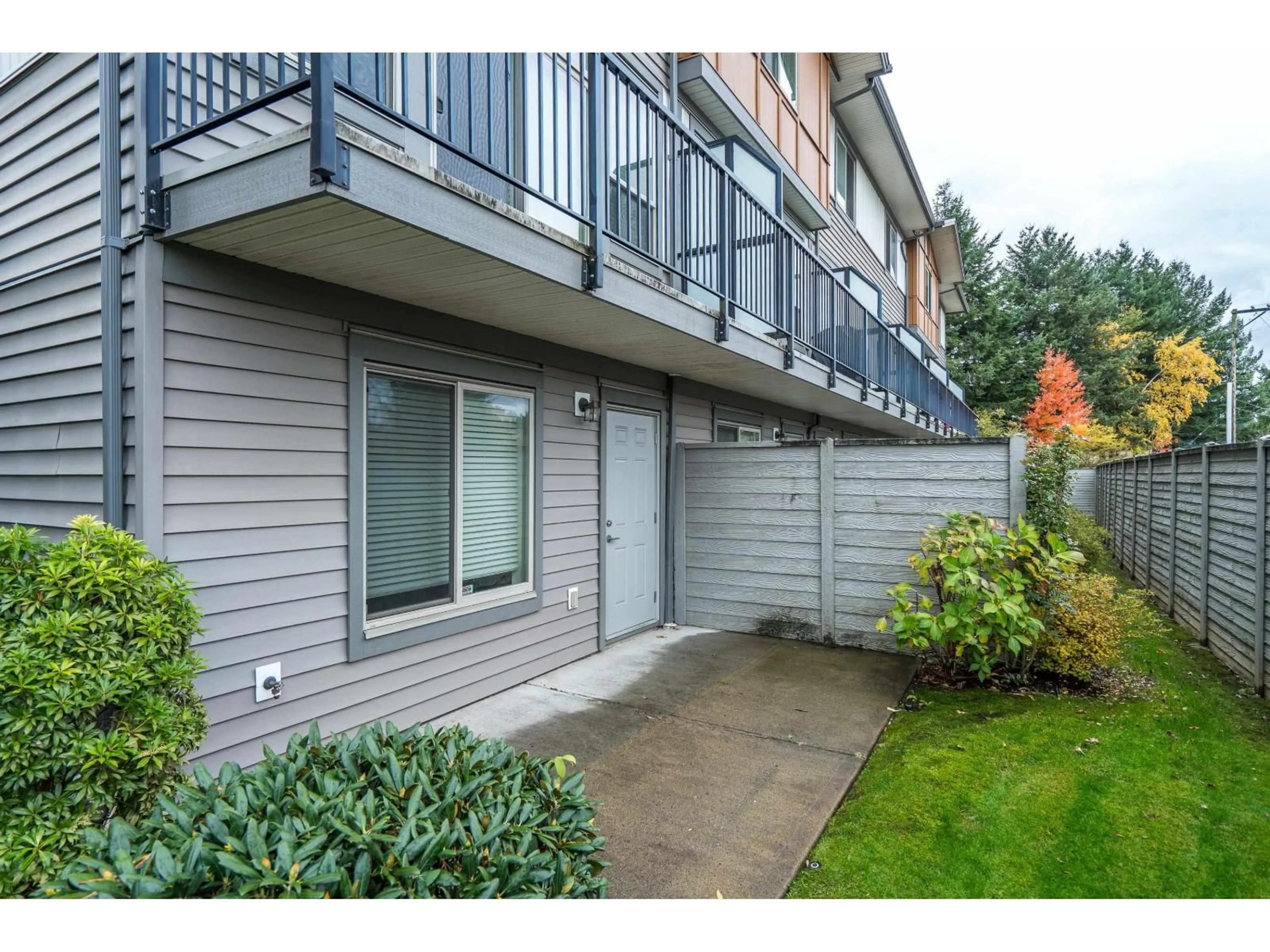 Patio, street for 90 - 34248 KING, Abbotsford British Columbia V2S0B1