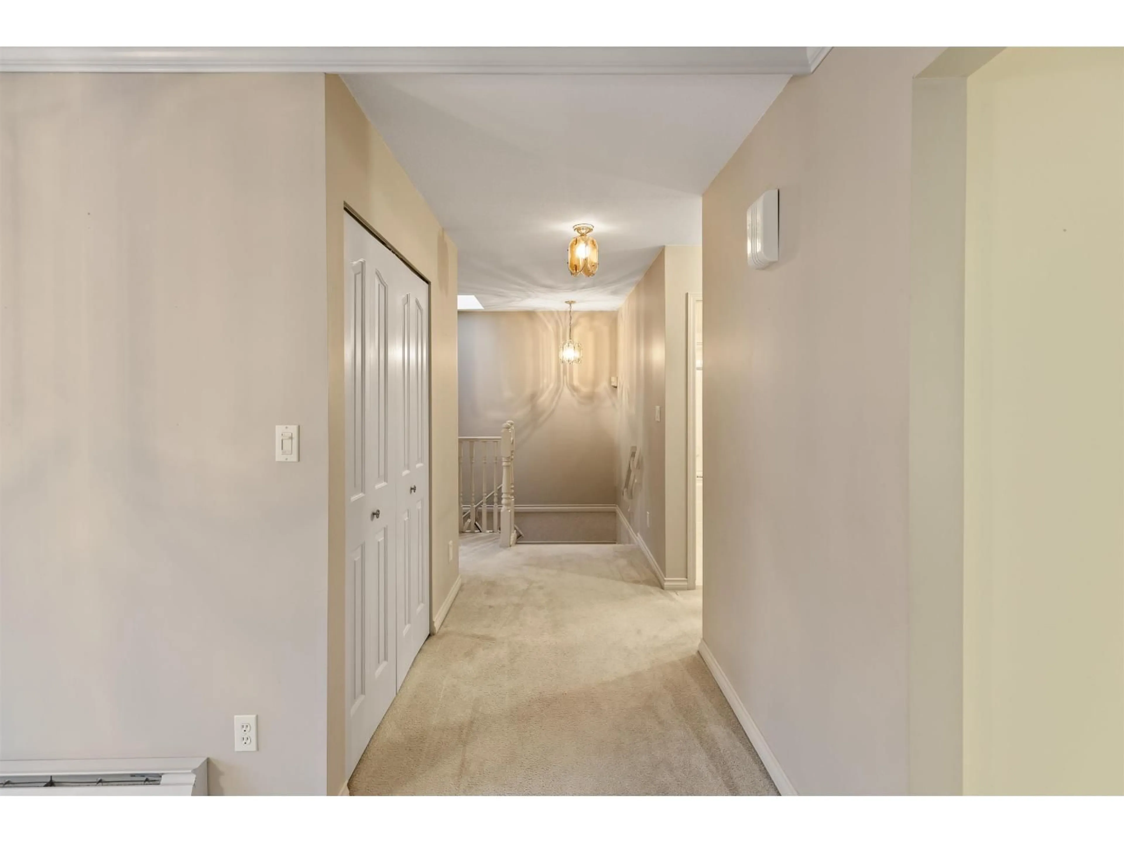Indoor entryway for 39 - 3115 TRAFALGAR, Abbotsford British Columbia V2S8C5