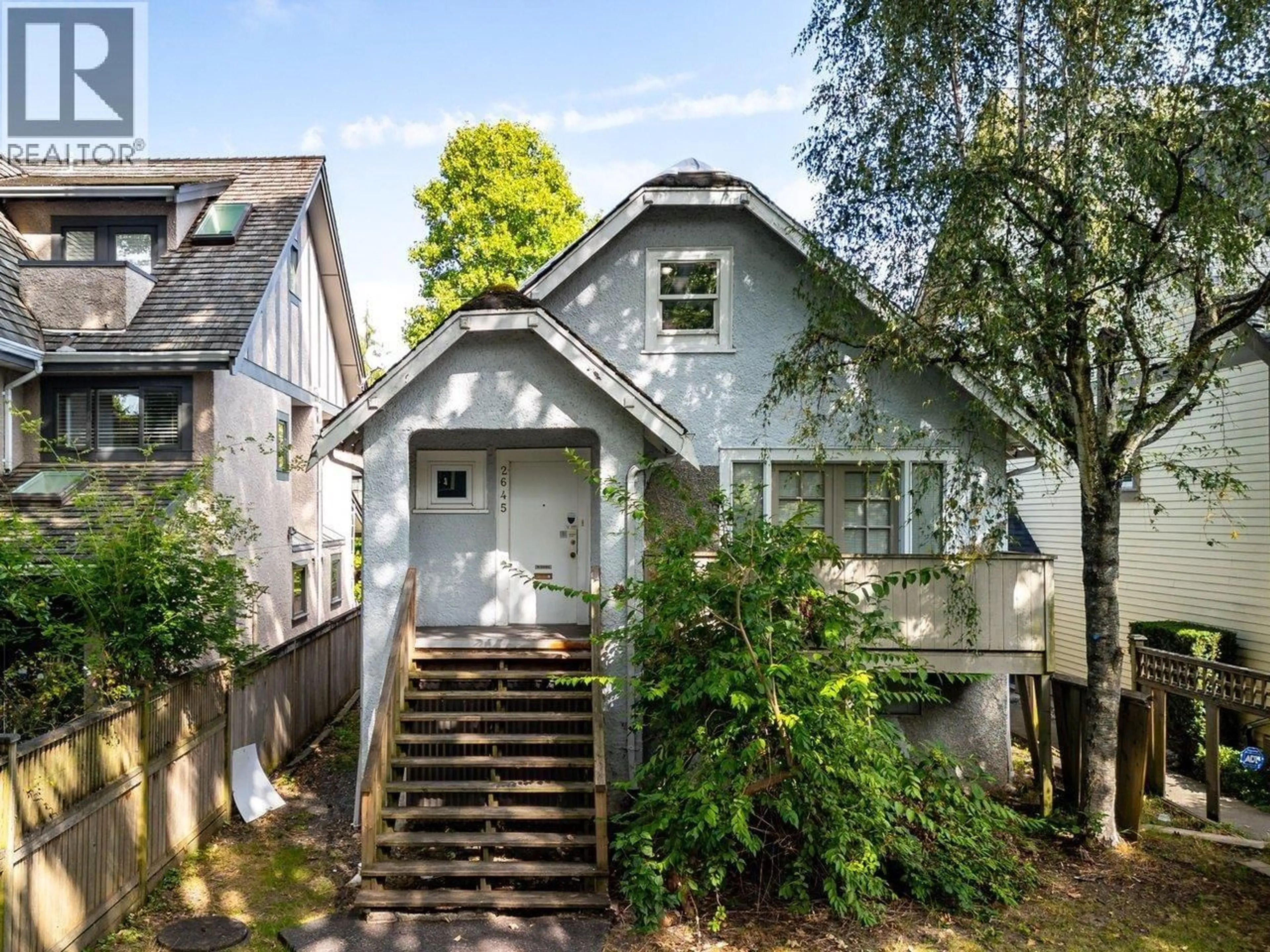 A pic from outside/outdoor area/front of a property/back of a property/a pic from drone, street for 2645 6TH AVENUE, Vancouver British Columbia V6K1W6