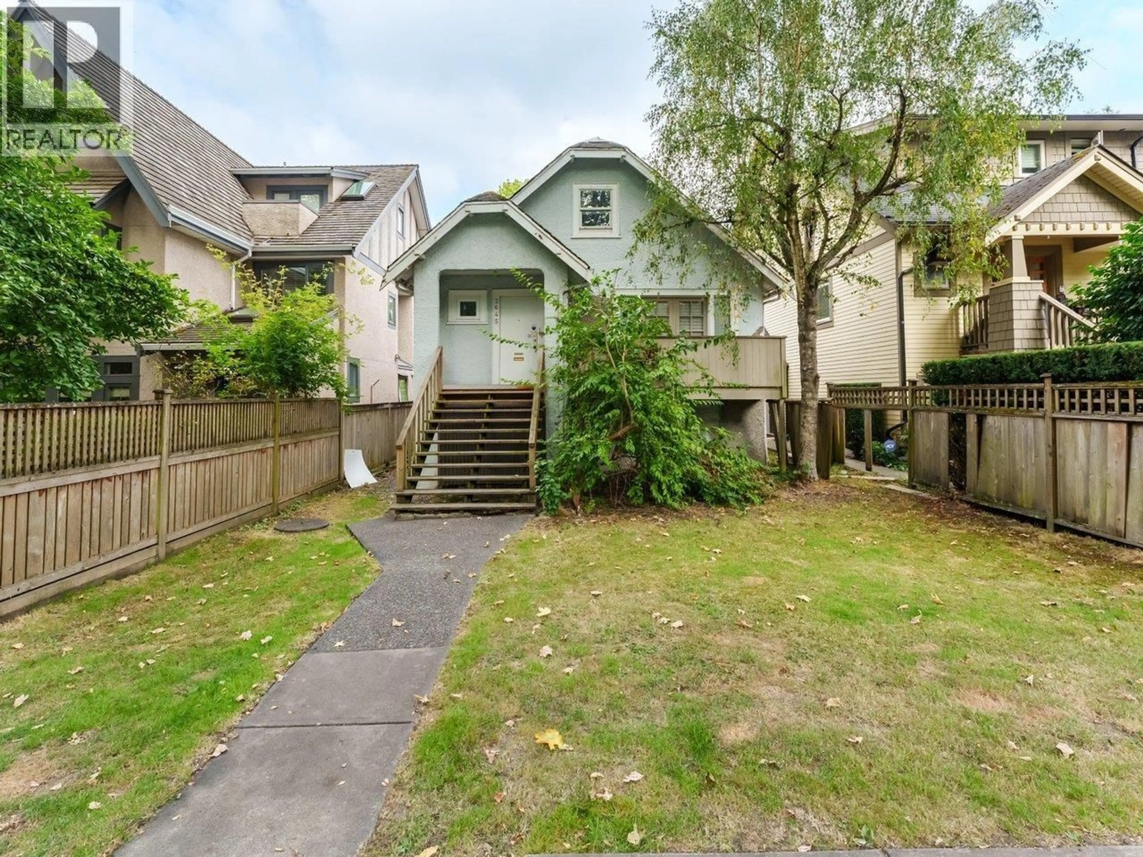 A pic from outside/outdoor area/front of a property/back of a property/a pic from drone, street for 2645 6TH AVENUE, Vancouver British Columbia V6K1W6
