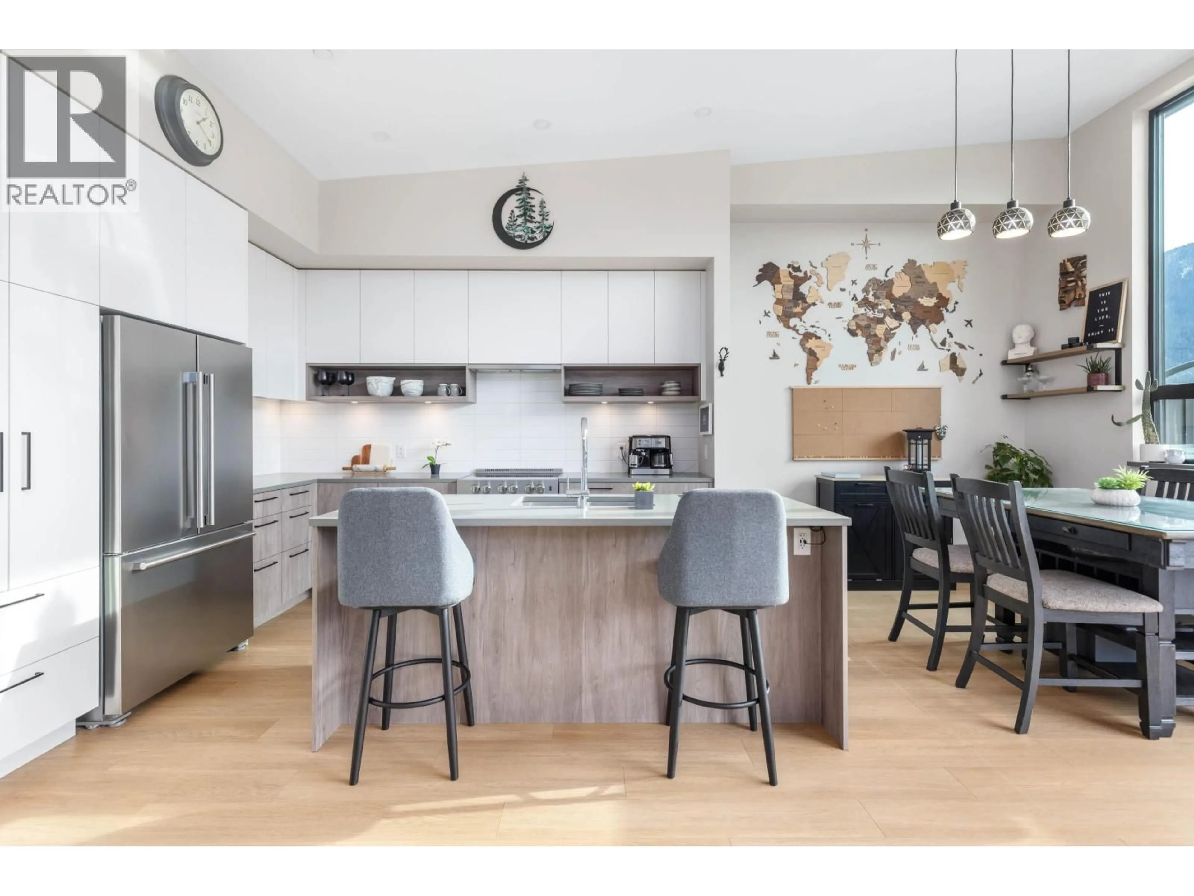 Contemporary kitchen, unknown for 50 - 4000 SUNSTONE WAY, Pemberton British Columbia V0N2L3