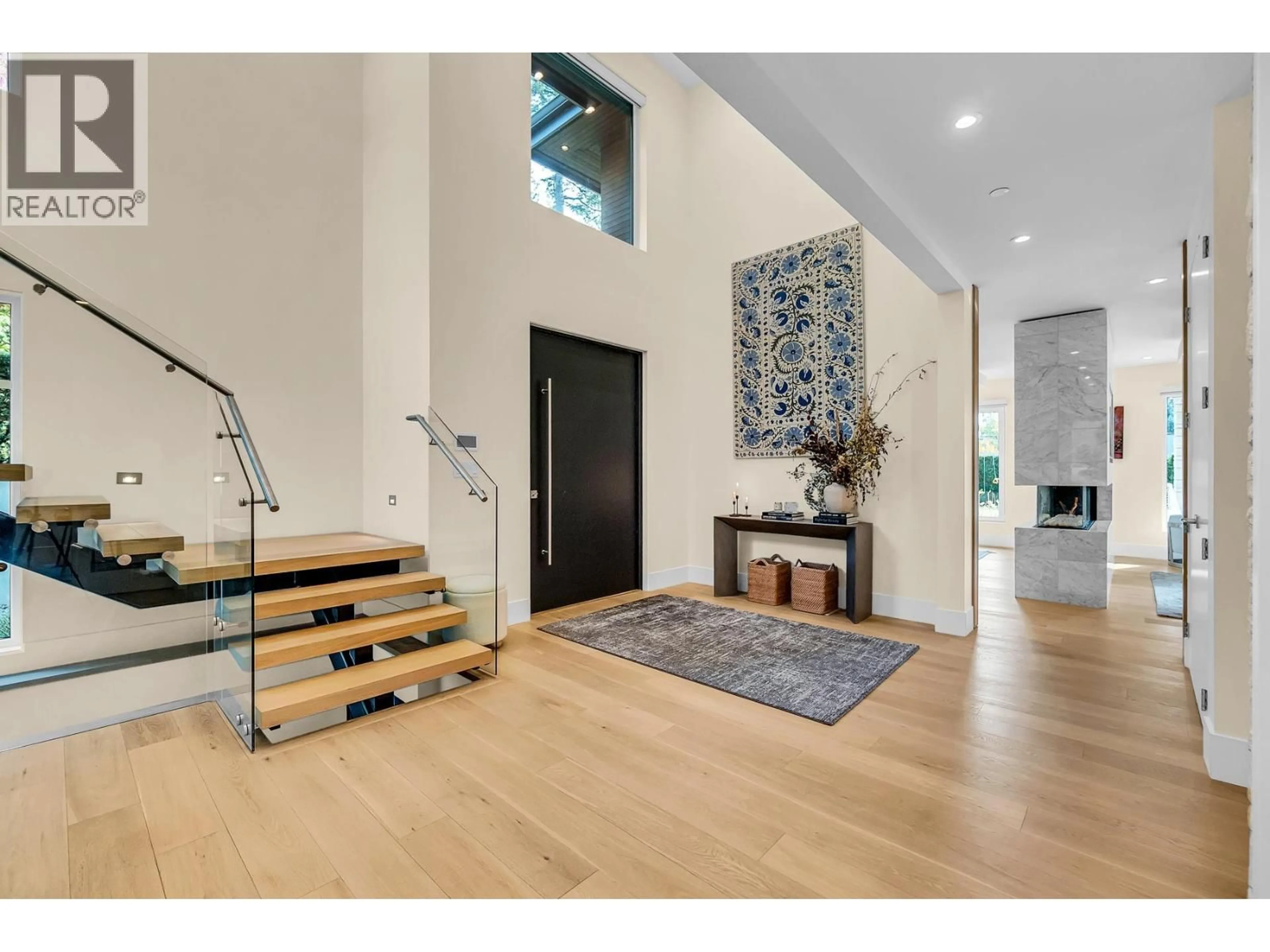 Indoor entryway for 5141 SARITA AVENUE, North Vancouver British Columbia V7R2M4