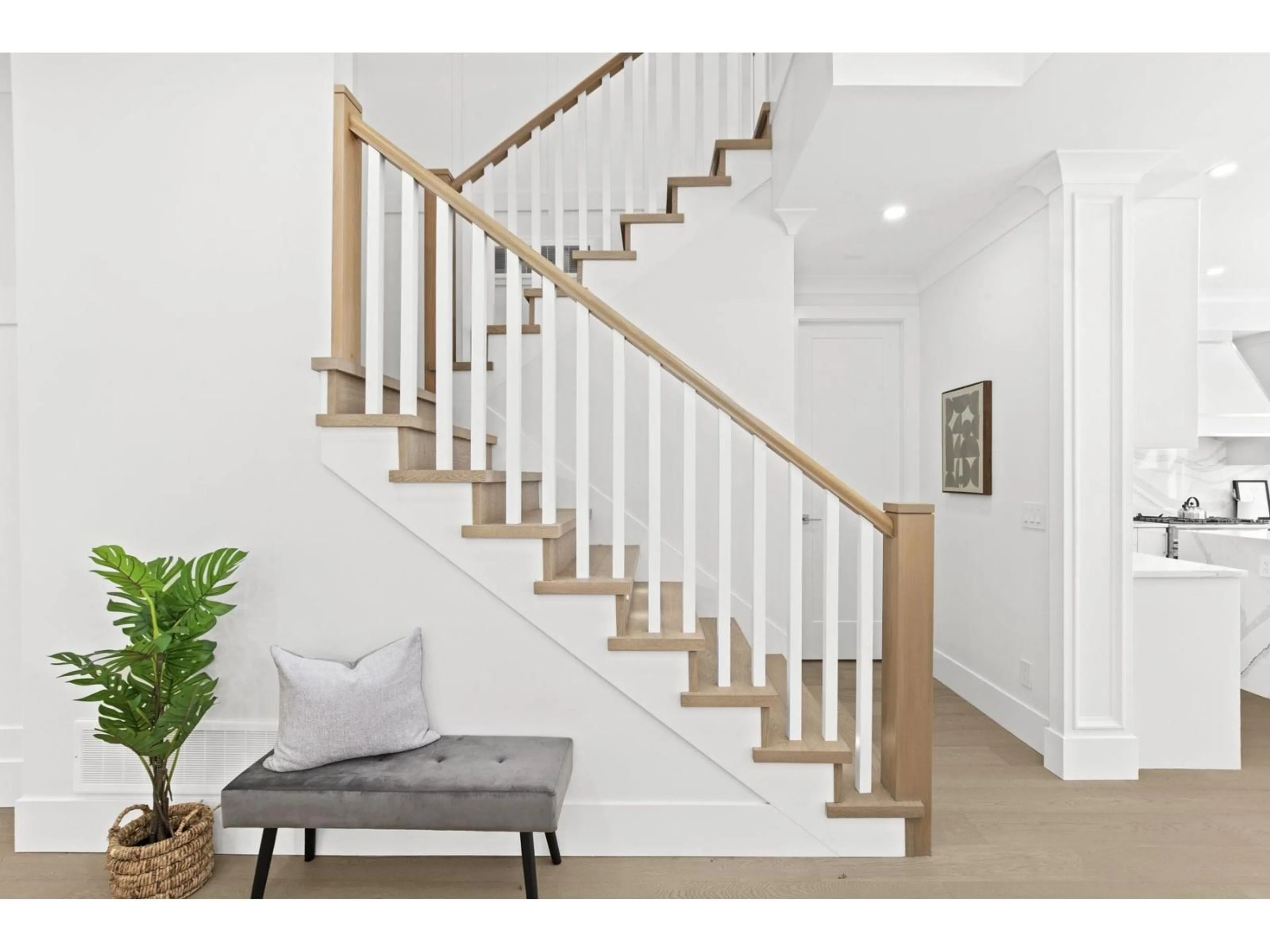 Stairs for 102 - 1969 148A STREET, Surrey British Columbia V4A6R6