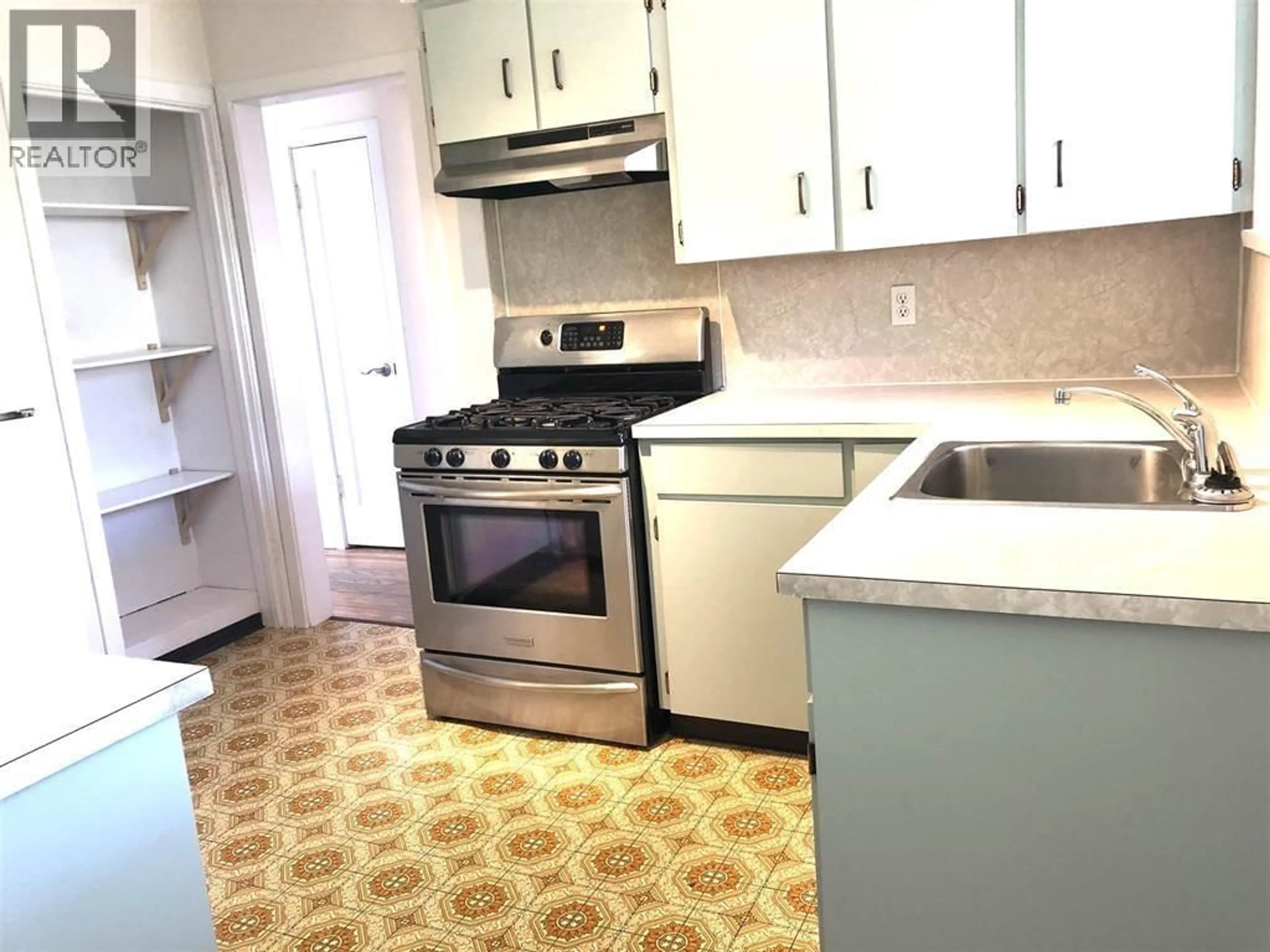 Standard kitchen, ceramic/tile floor for 234 ST. JAMES ROAD, North Vancouver British Columbia V7N2P3