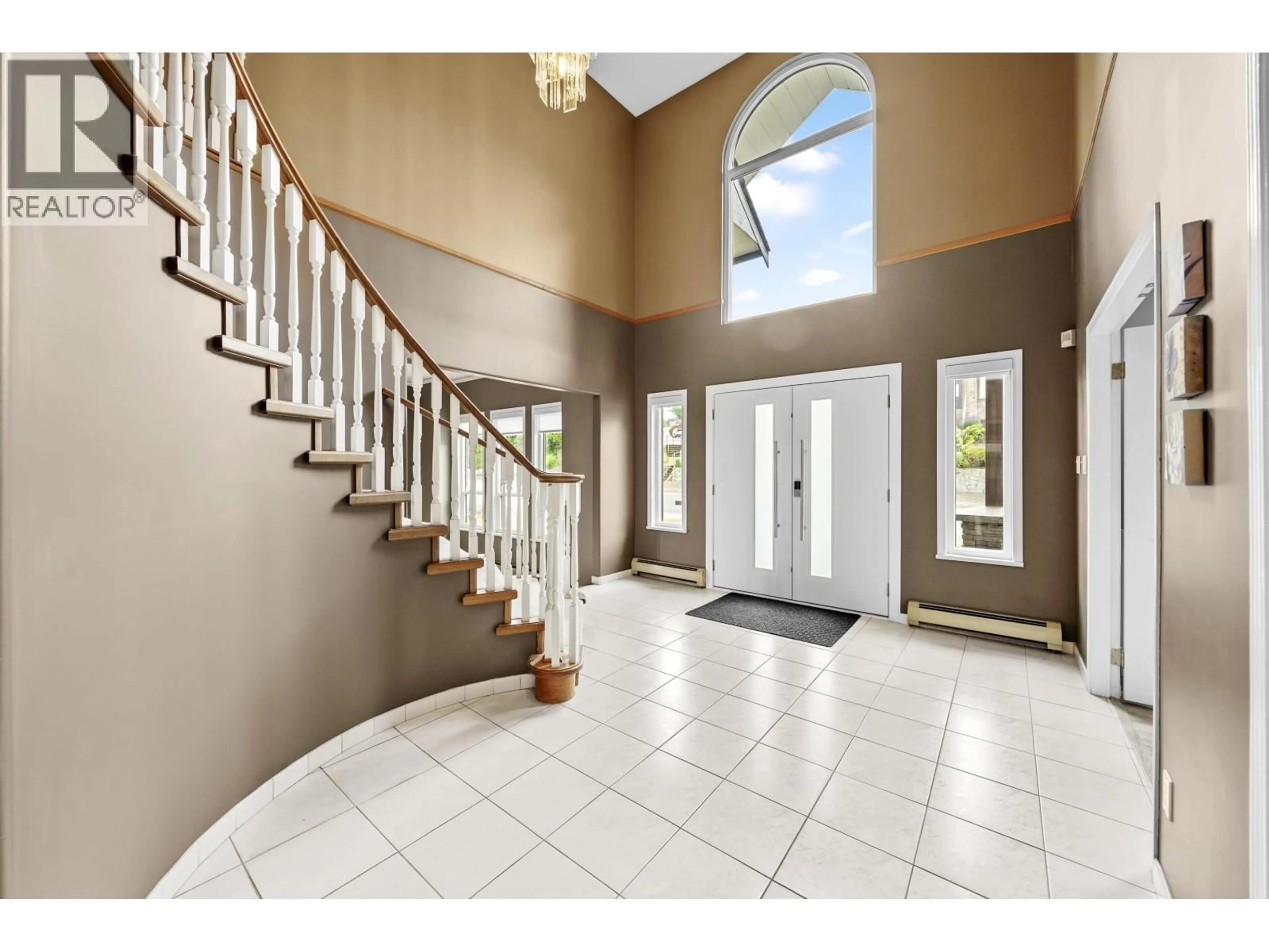 Indoor foyer for 2288 LECLAIR DRIVE, Coquitlam British Columbia V3K6P5