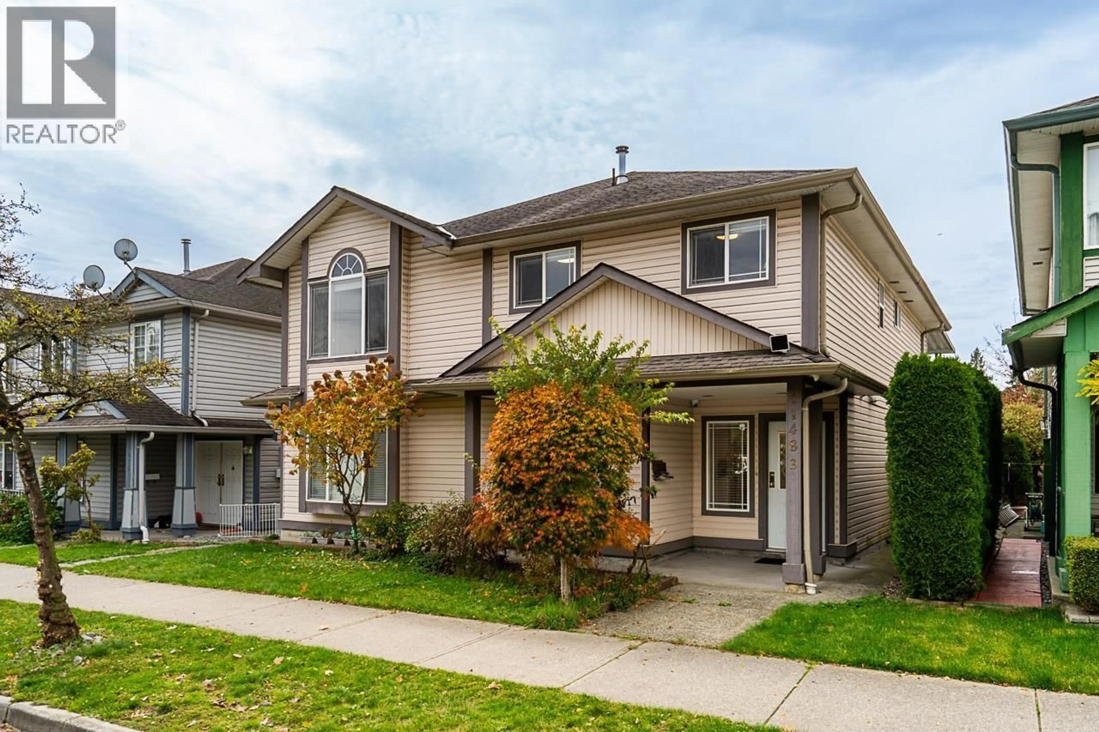 Home with vinyl exterior material, street for 11483 240 STREET, Maple Ridge British Columbia V2W1A3