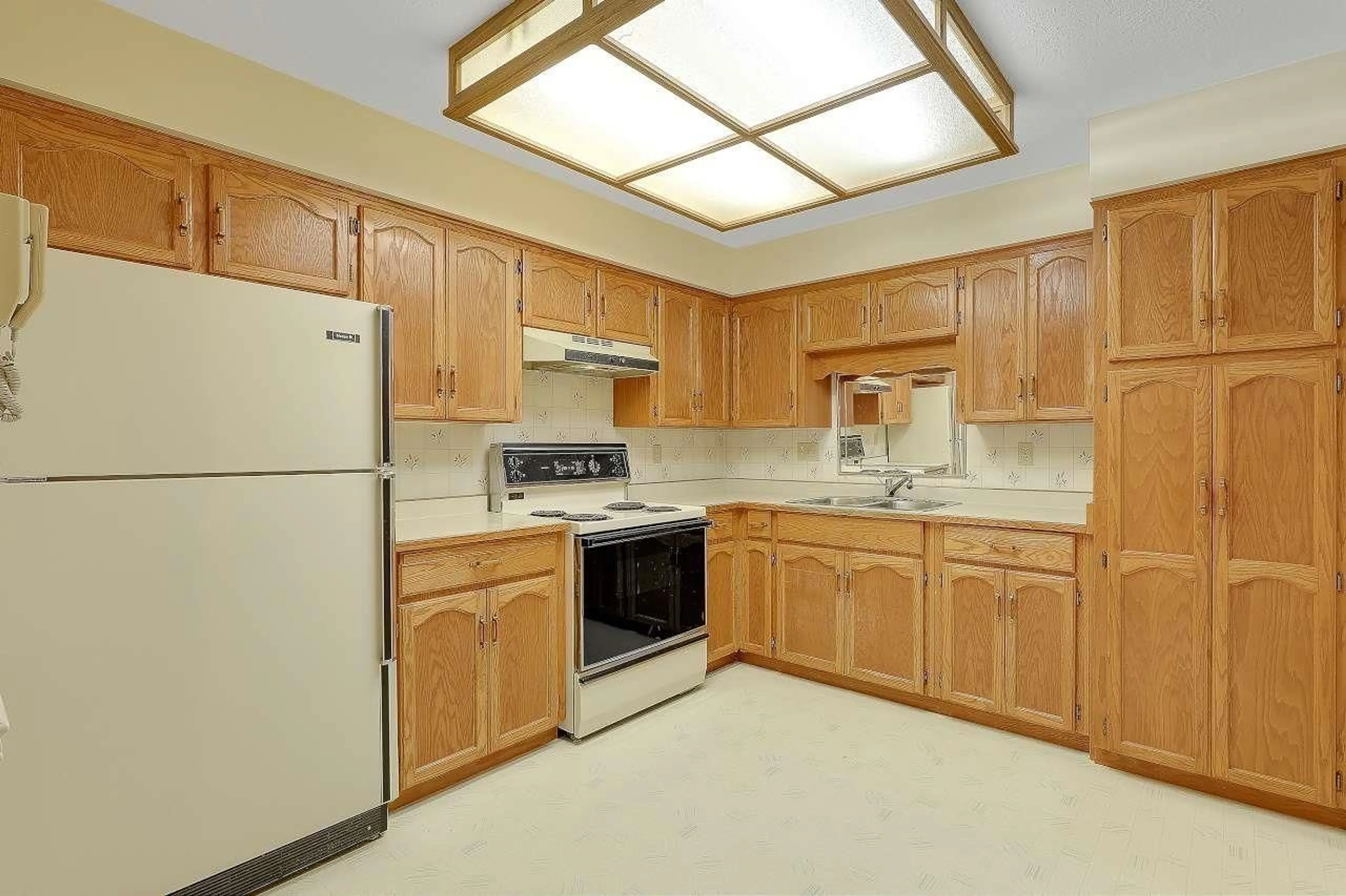 Standard kitchen, unknown for 3 - 33123 GEORGE FERGUSON, Abbotsford British Columbia V2S2L6