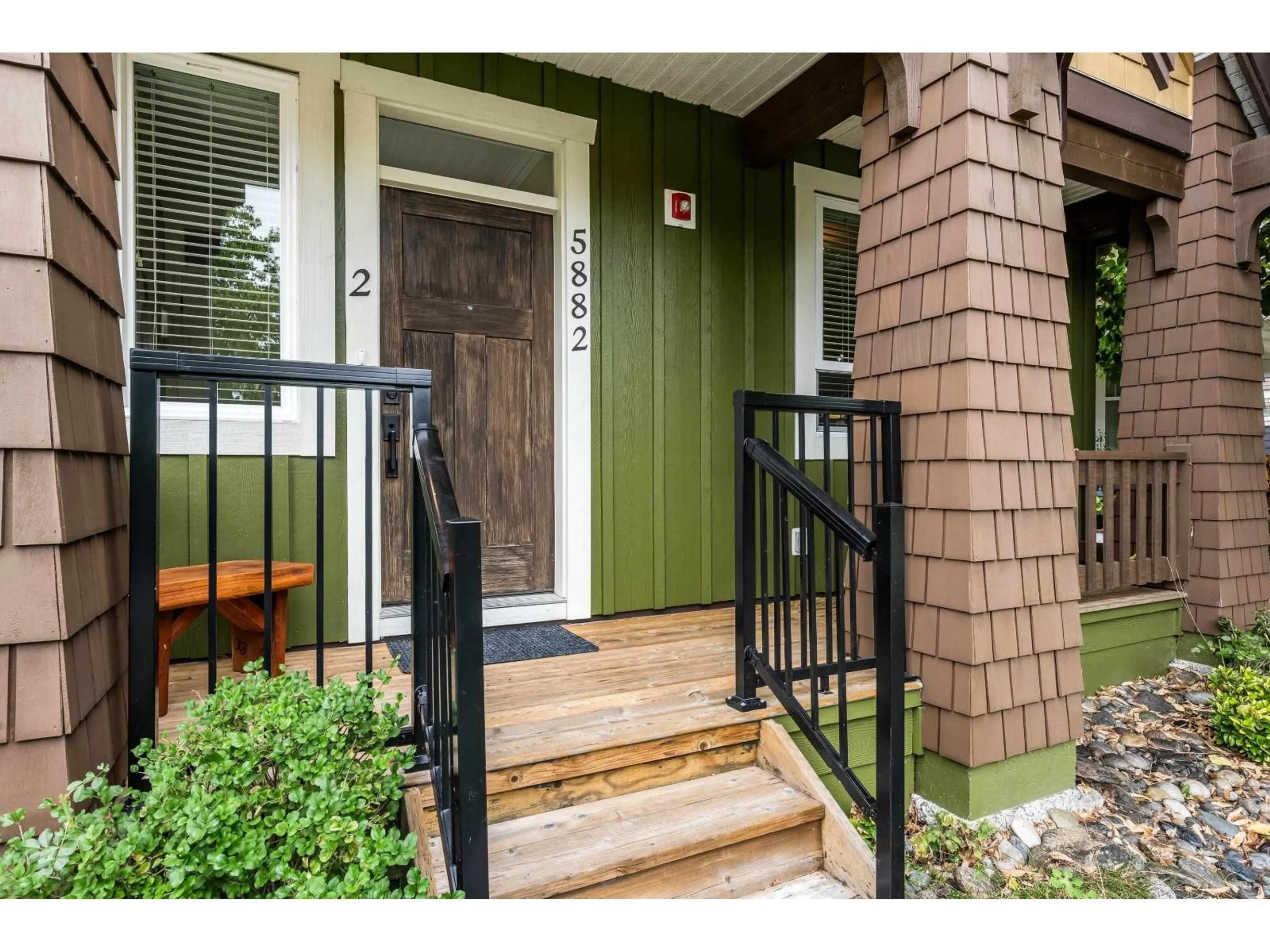 Indoor entryway for 2 - 5882 COWICHAN STREET, Chilliwack British Columbia V2R0G8