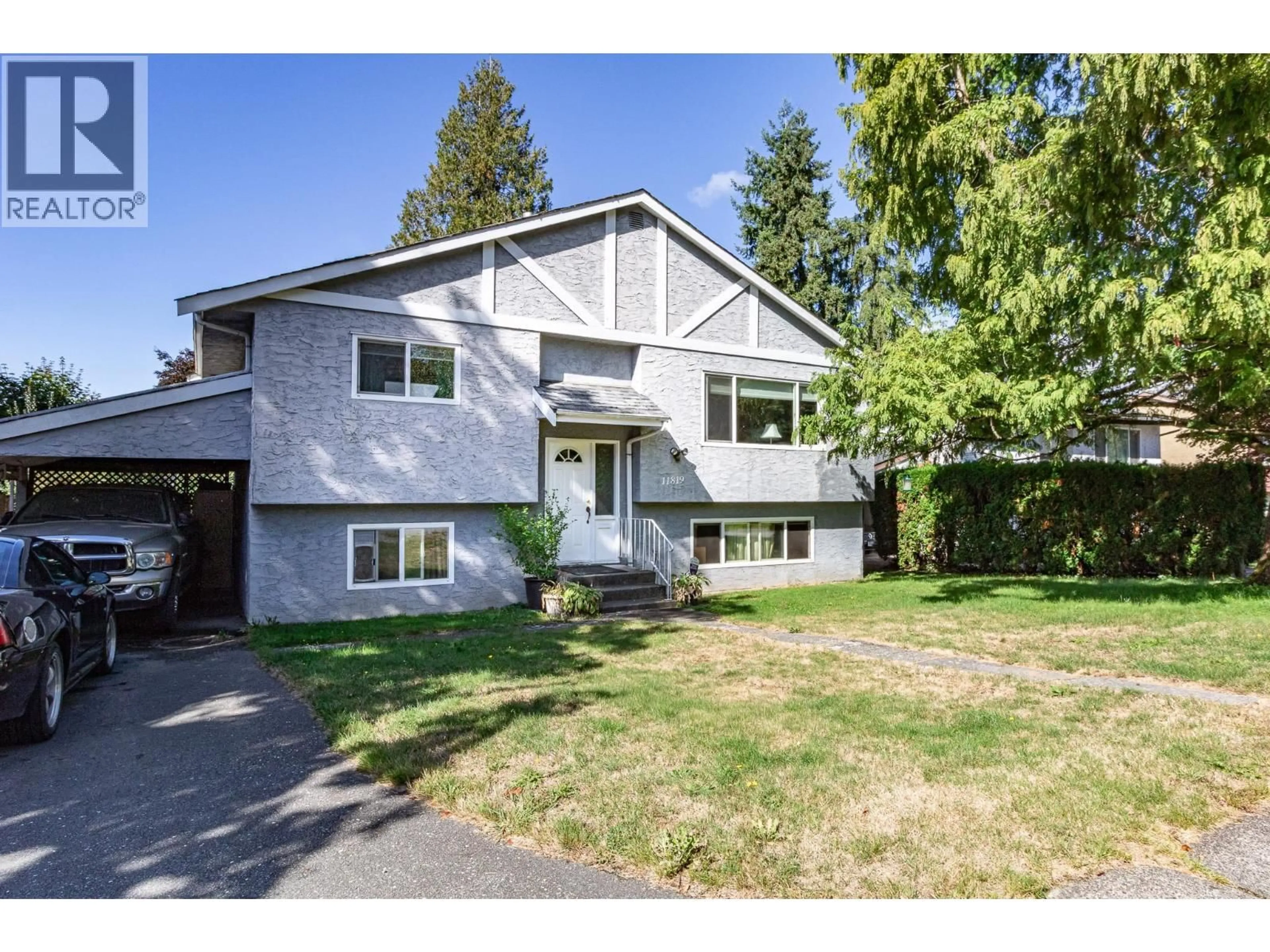 Home with vinyl exterior material, street for 11819 230 STREET, Maple Ridge British Columbia V2X6R3