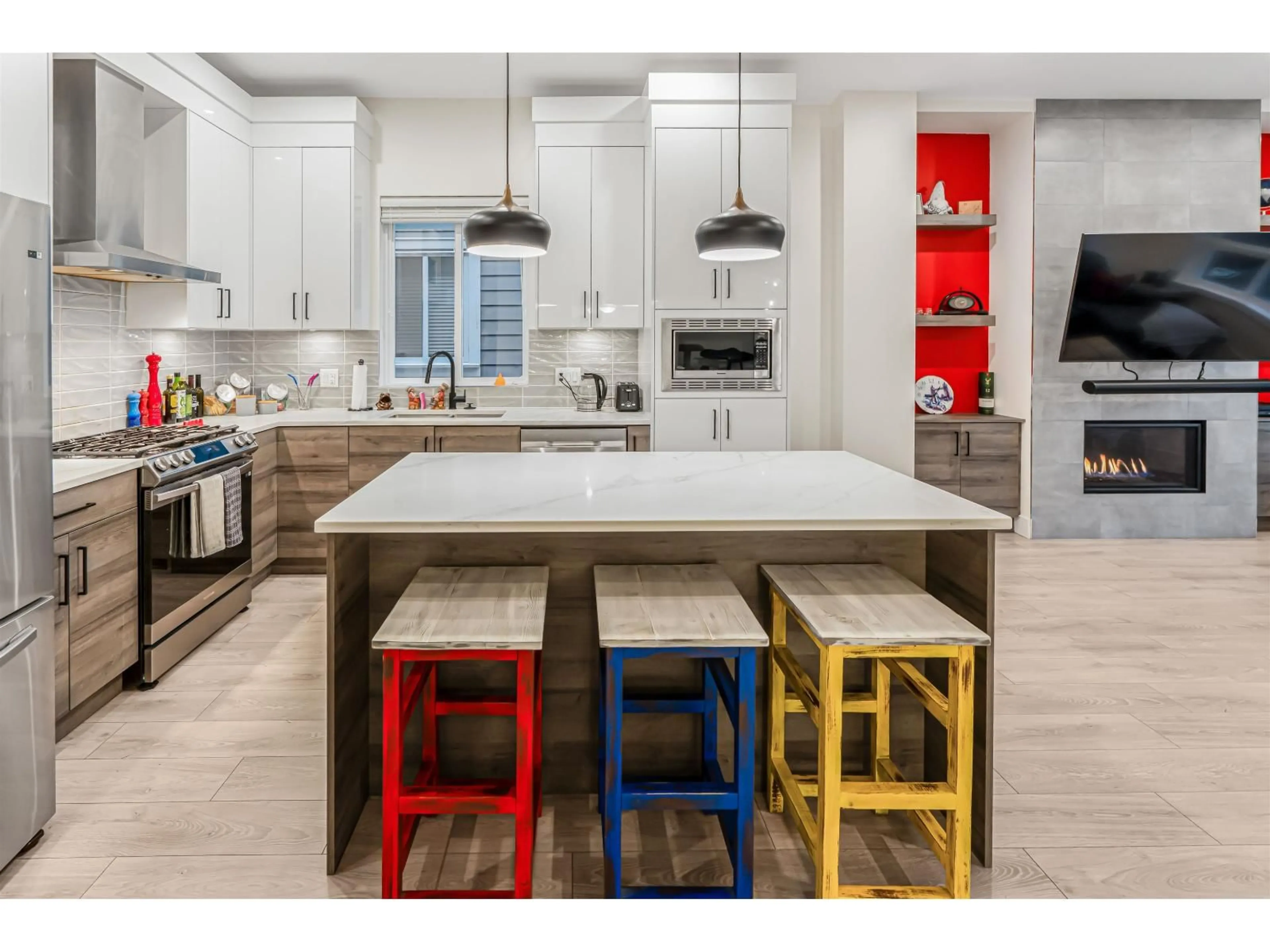 Contemporary kitchen, ceramic/tile floor for 17188 1, Surrey British Columbia V3Z9R2