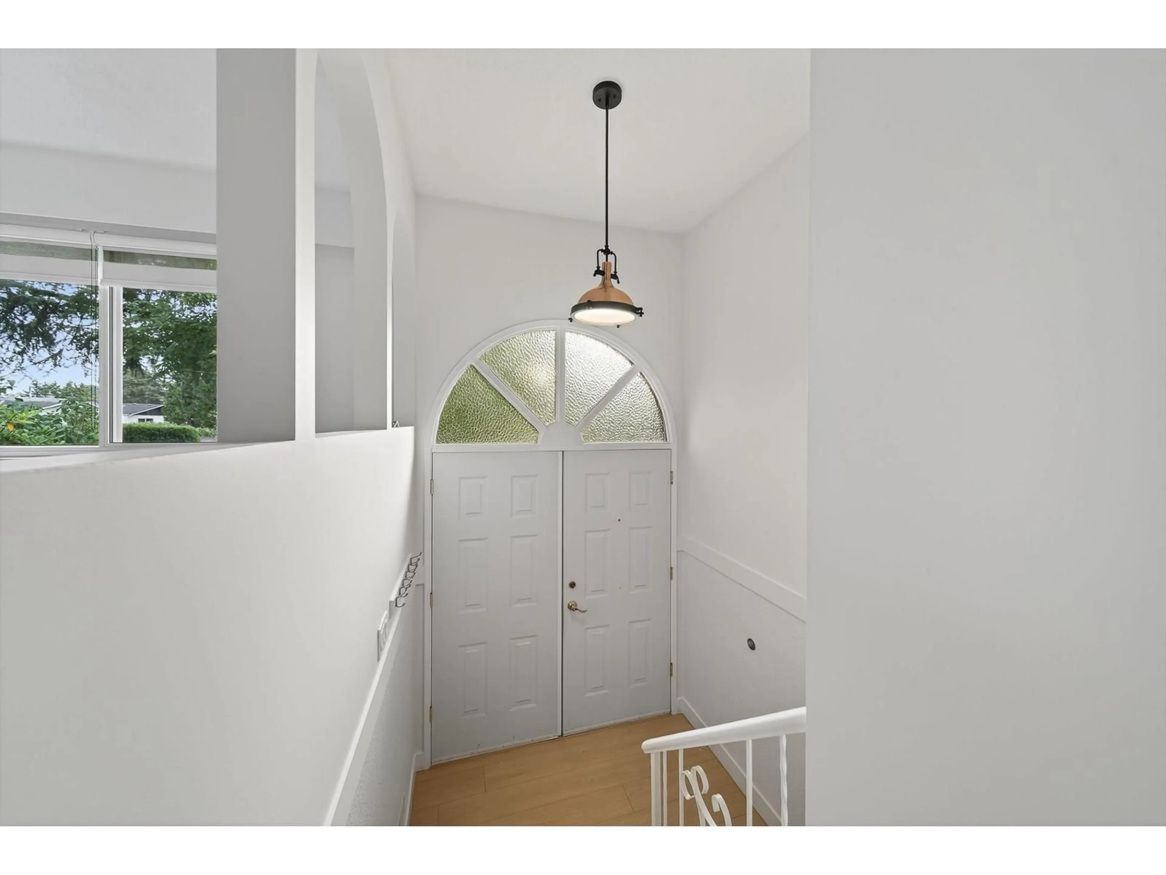 Indoor entryway for 6987 CARIBOU, Delta British Columbia V4E2B9