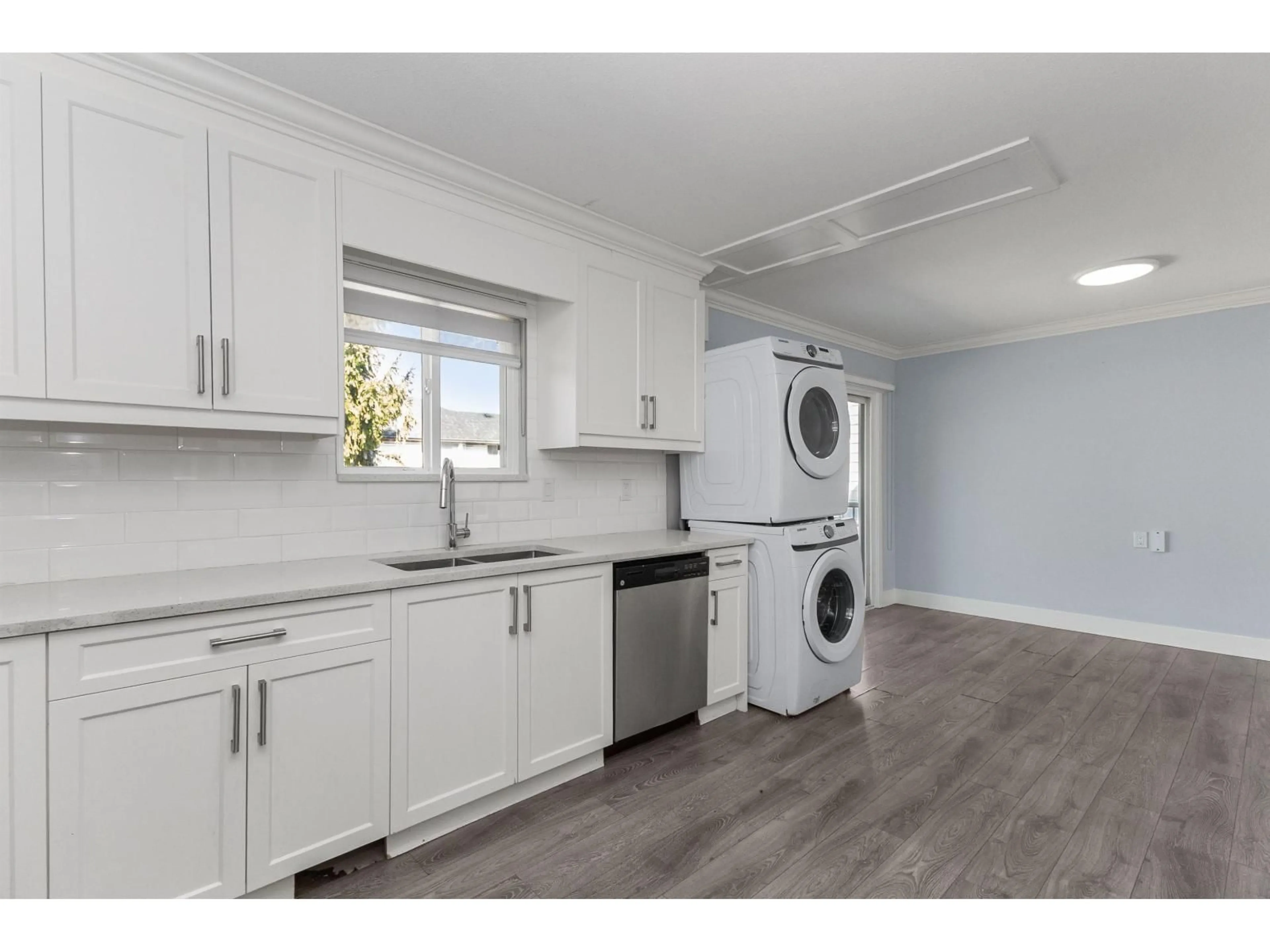 Kitchen with laundary machines, wood/laminate floor for 32317 ADAIR, Abbotsford British Columbia V2T4L7