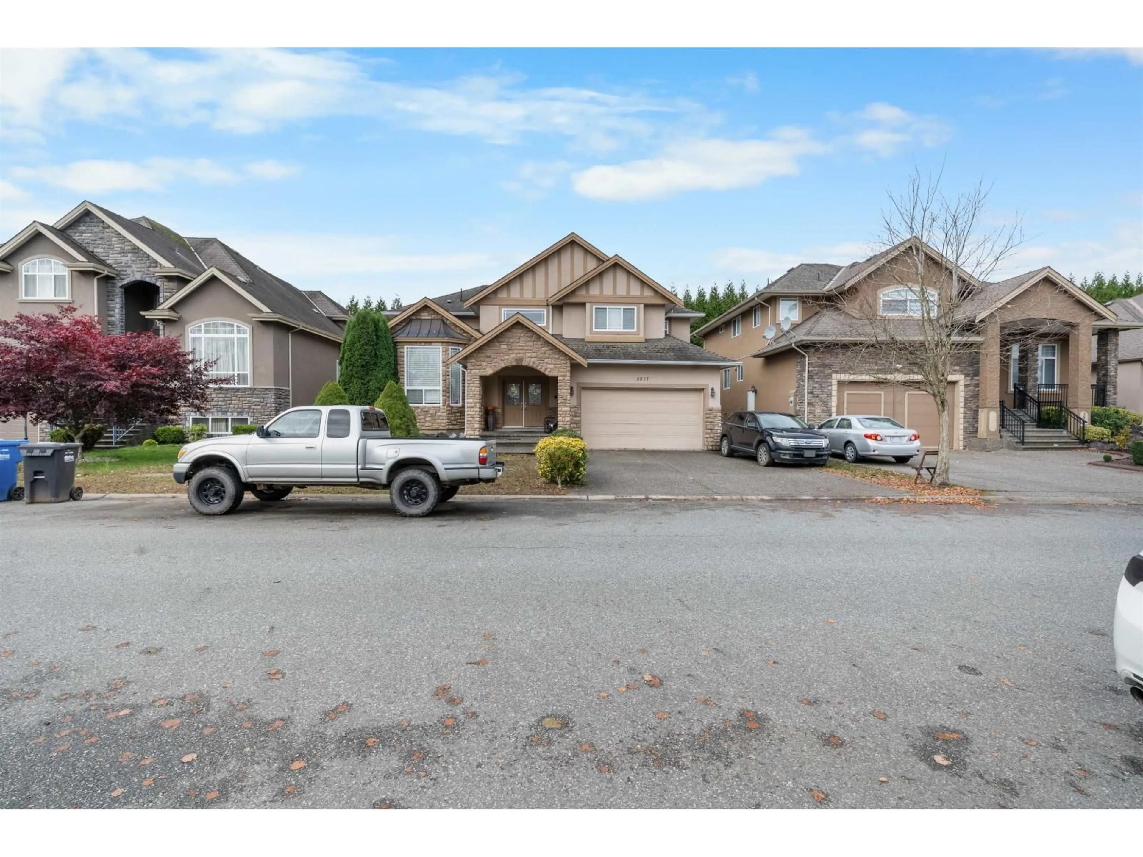 A pic from outside/outdoor area/front of a property/back of a property/a pic from drone, street for 3917 BRIGHTON PL, Abbotsford British Columbia V2T6Y8