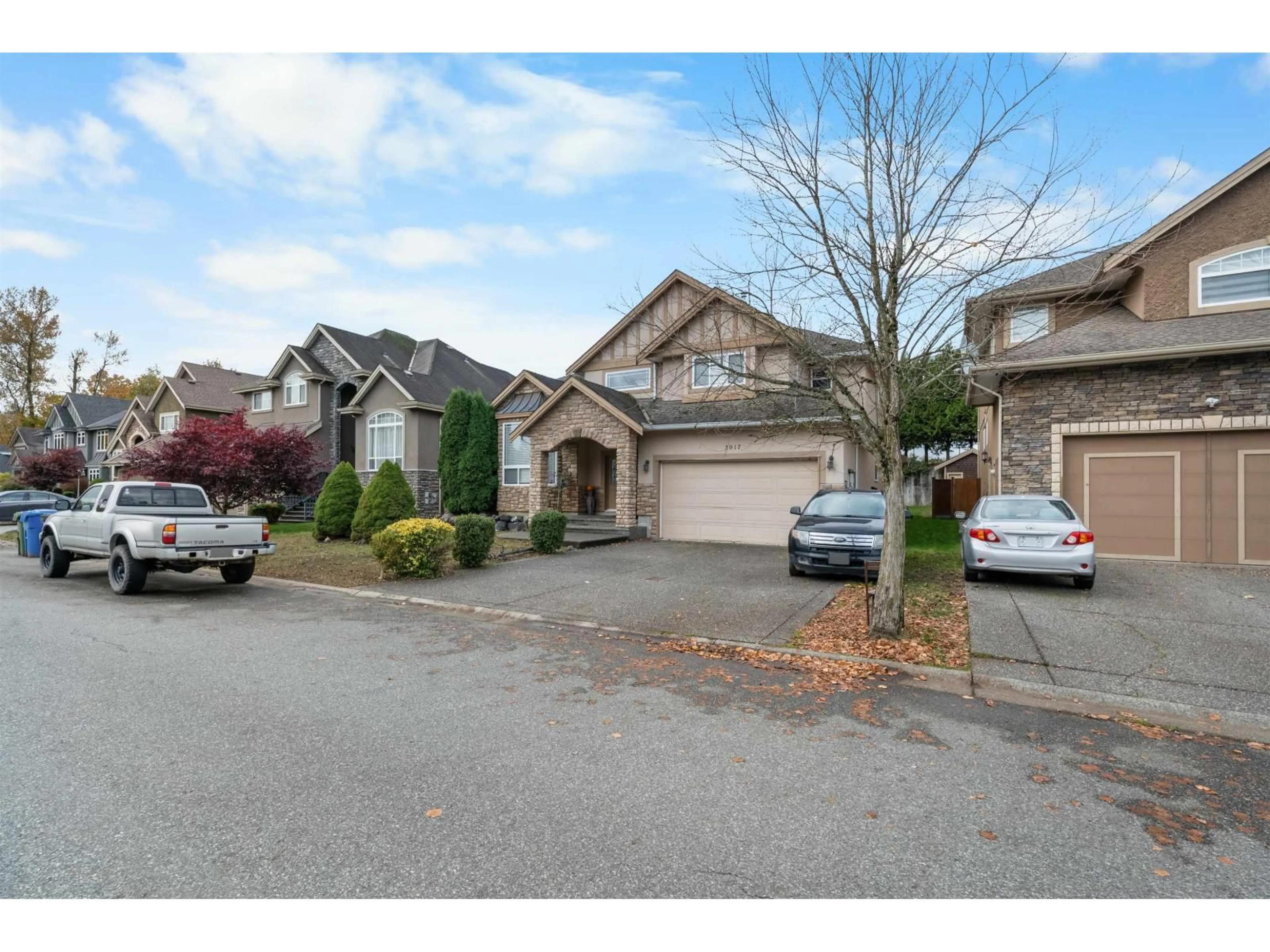 A pic from outside/outdoor area/front of a property/back of a property/a pic from drone, street for 3917 BRIGHTON PL, Abbotsford British Columbia V2T6Y8
