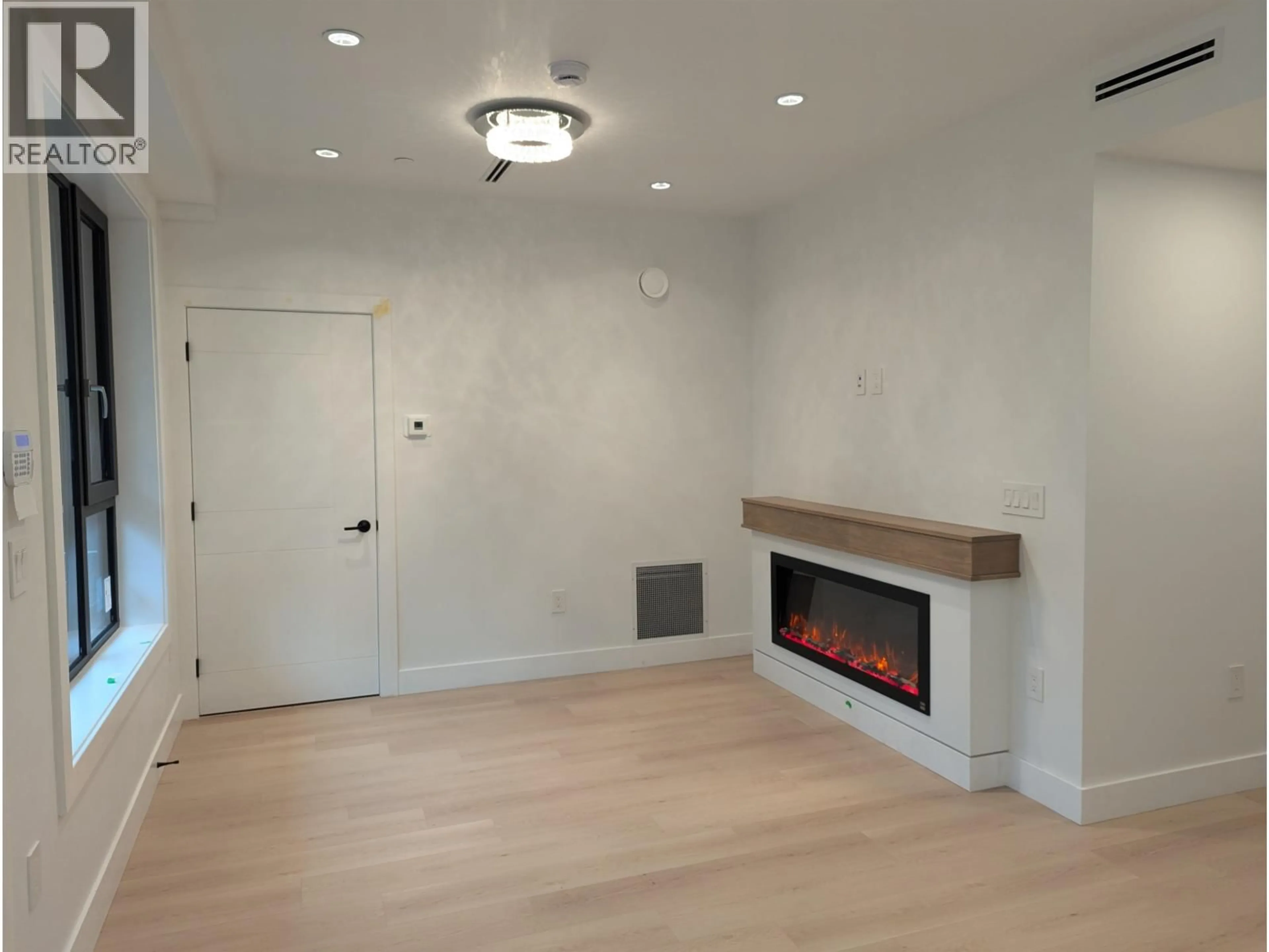 A pic of a room for 2 - 262 65TH AVENUE, Vancouver British Columbia V5X2P4