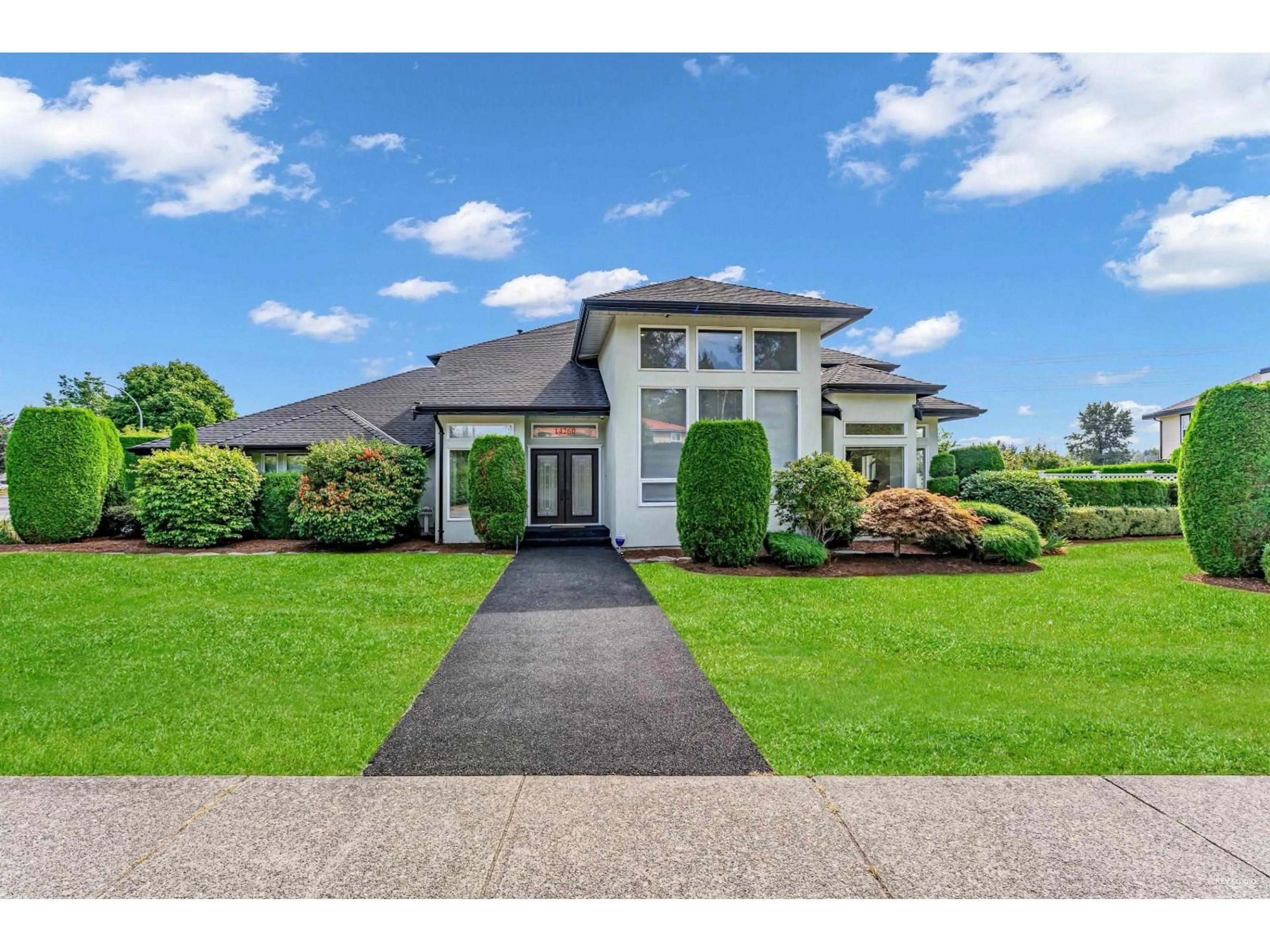 A pic from outside/outdoor area/front of a property/back of a property/a pic from drone, street for 14260 82A, Surrey British Columbia V3W0V6