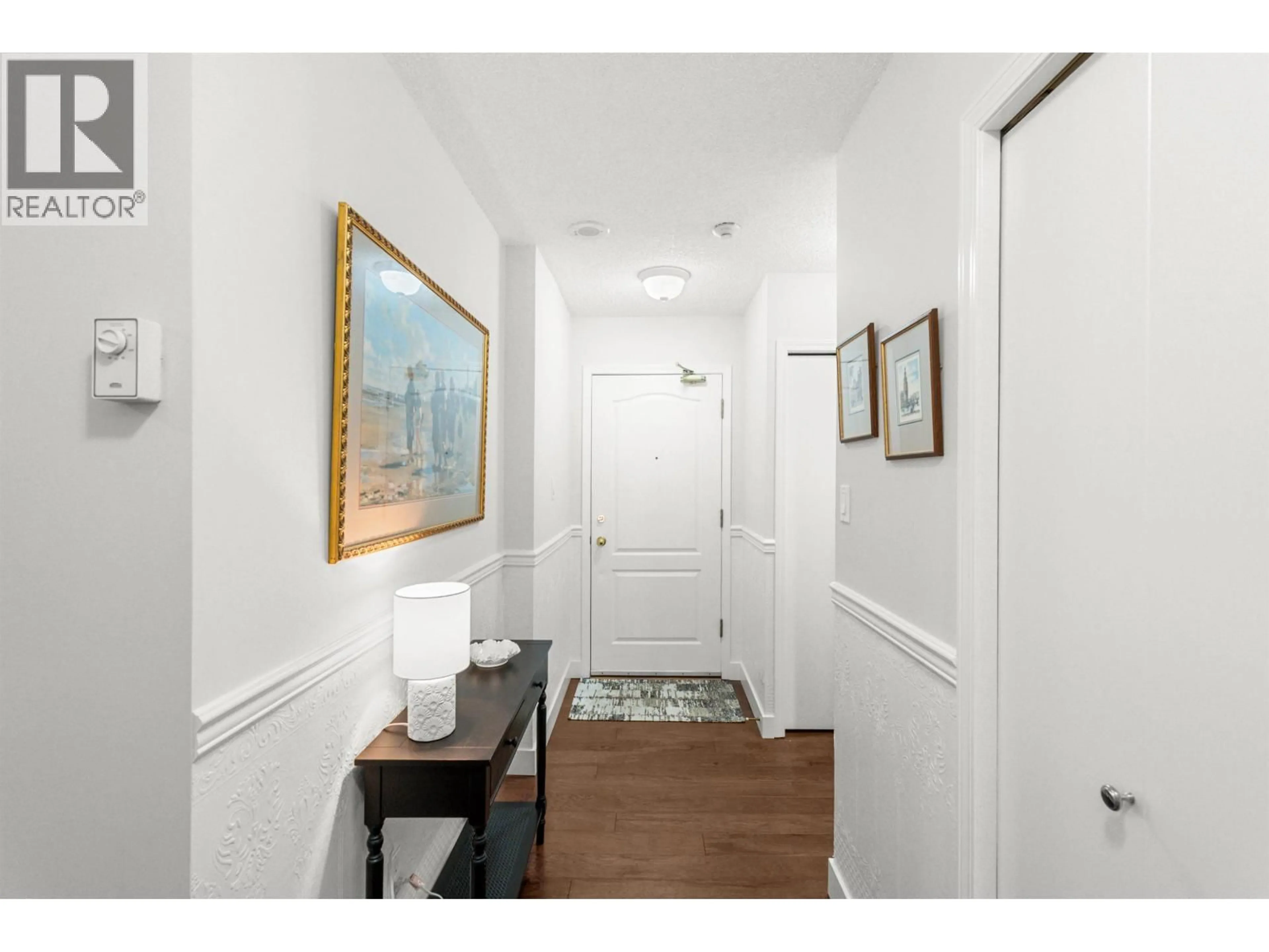 Indoor entryway for 404 - 71 JAMIESON COURT, New Westminster British Columbia V3L5R4