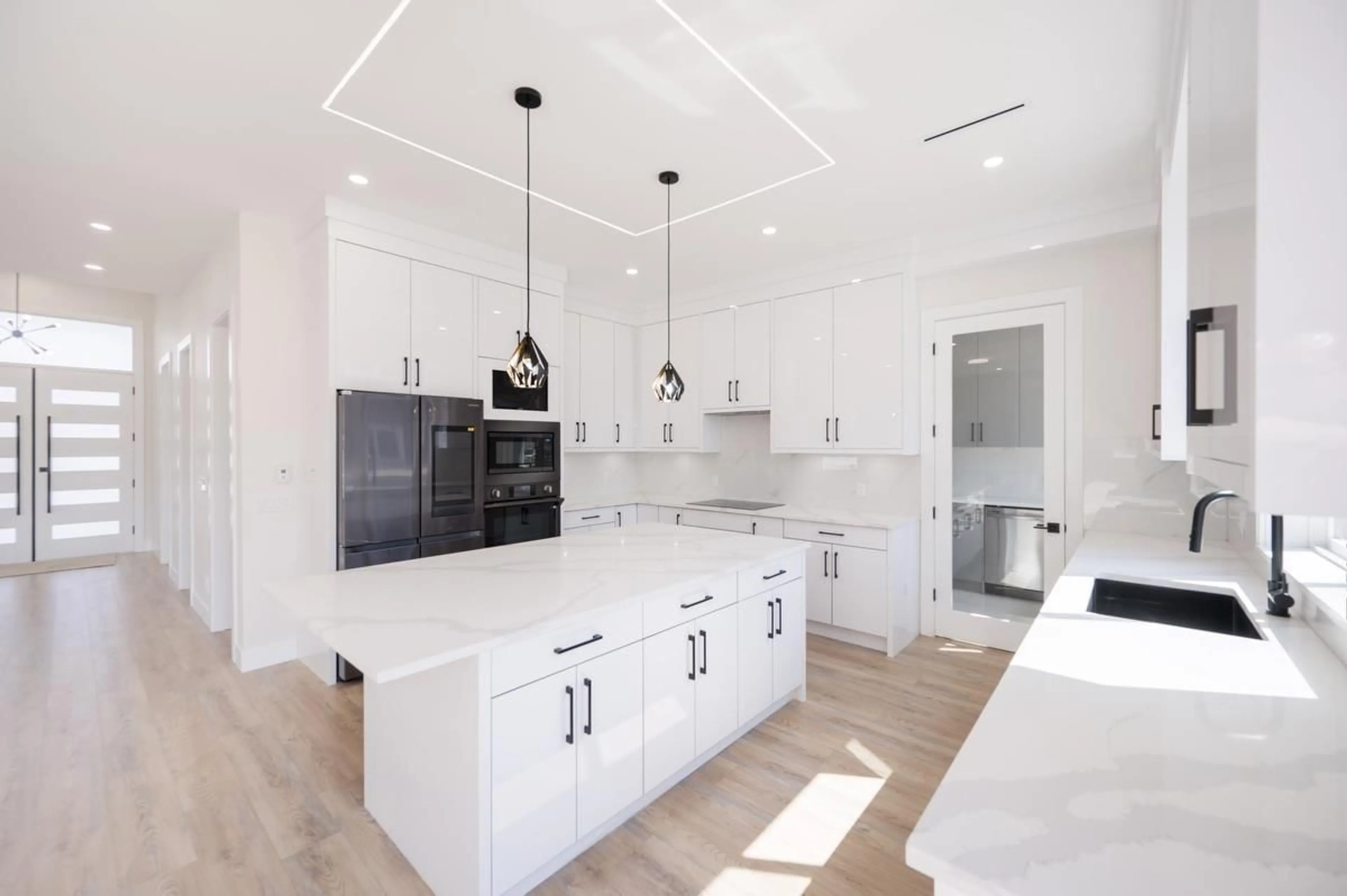 Open concept kitchen, unknown for 2715 201, Langley British Columbia V2Z0B6