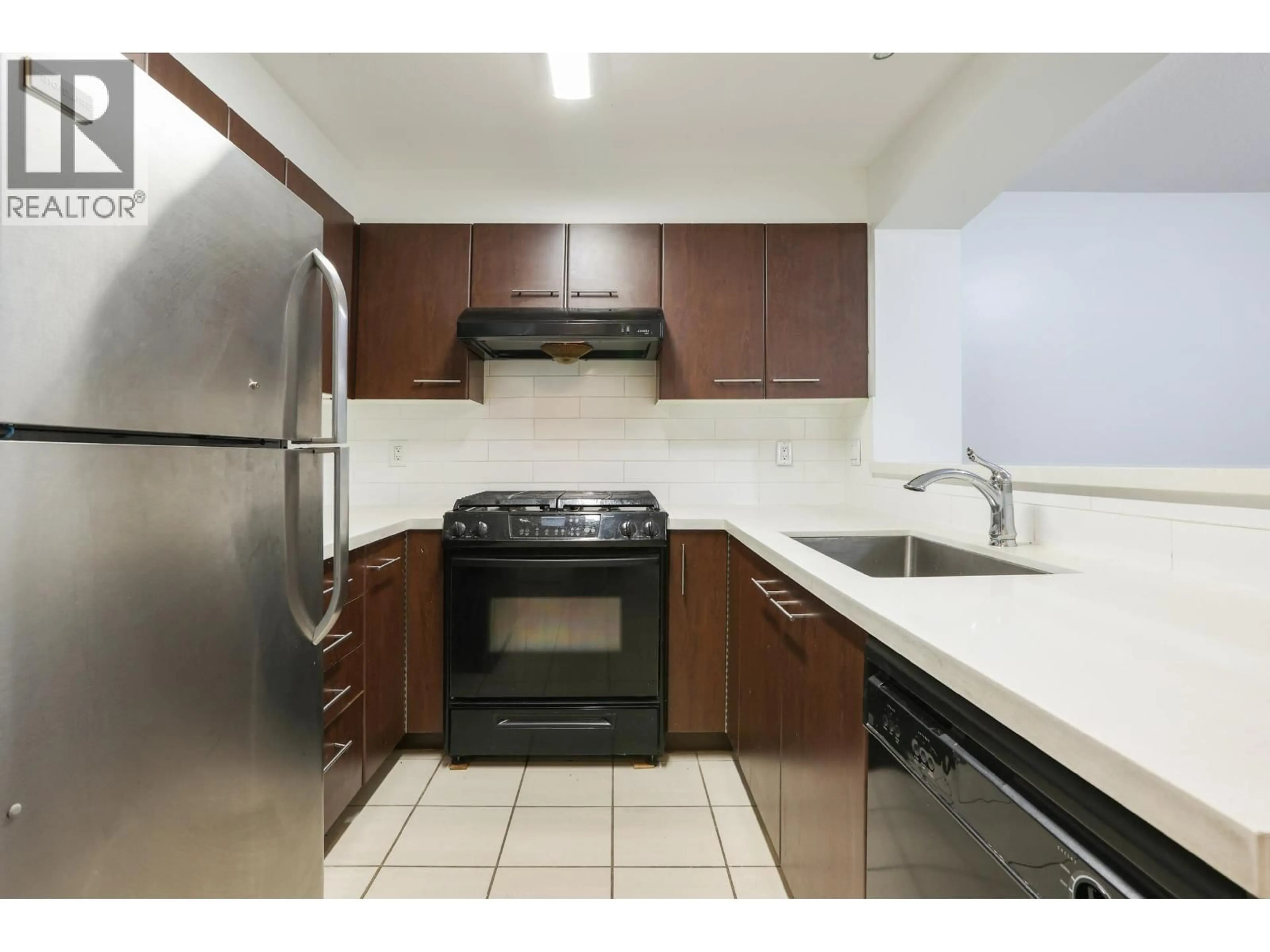 Standard kitchen, unknown for 6103 - 5117 GARDEN CITY ROAD, Richmond British Columbia V6X4H7