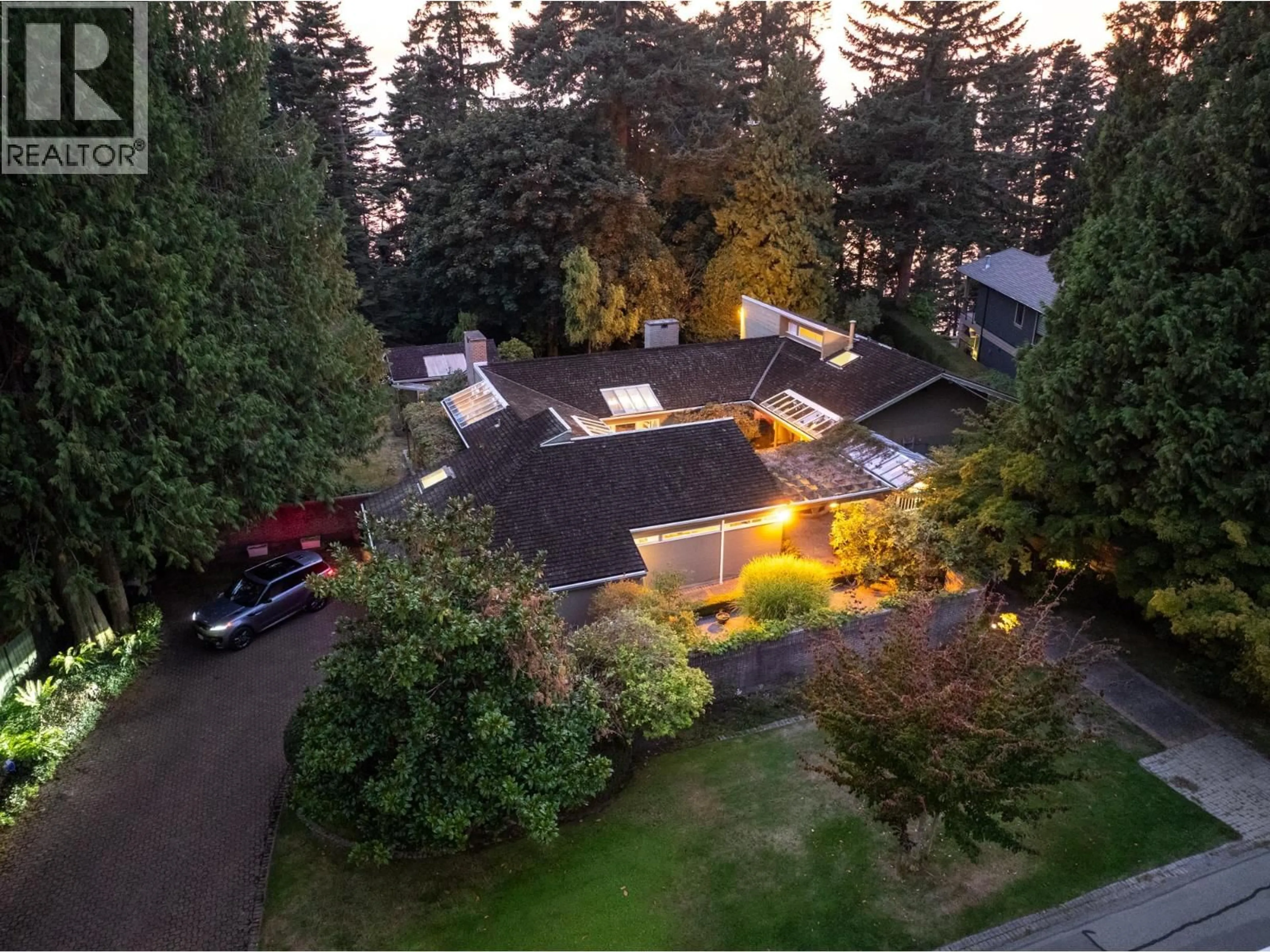 A pic from outside/outdoor area/front of a property/back of a property/a pic from drone, street for 535 ENGLISH BLUFF ROAD, Delta British Columbia V4M2M9