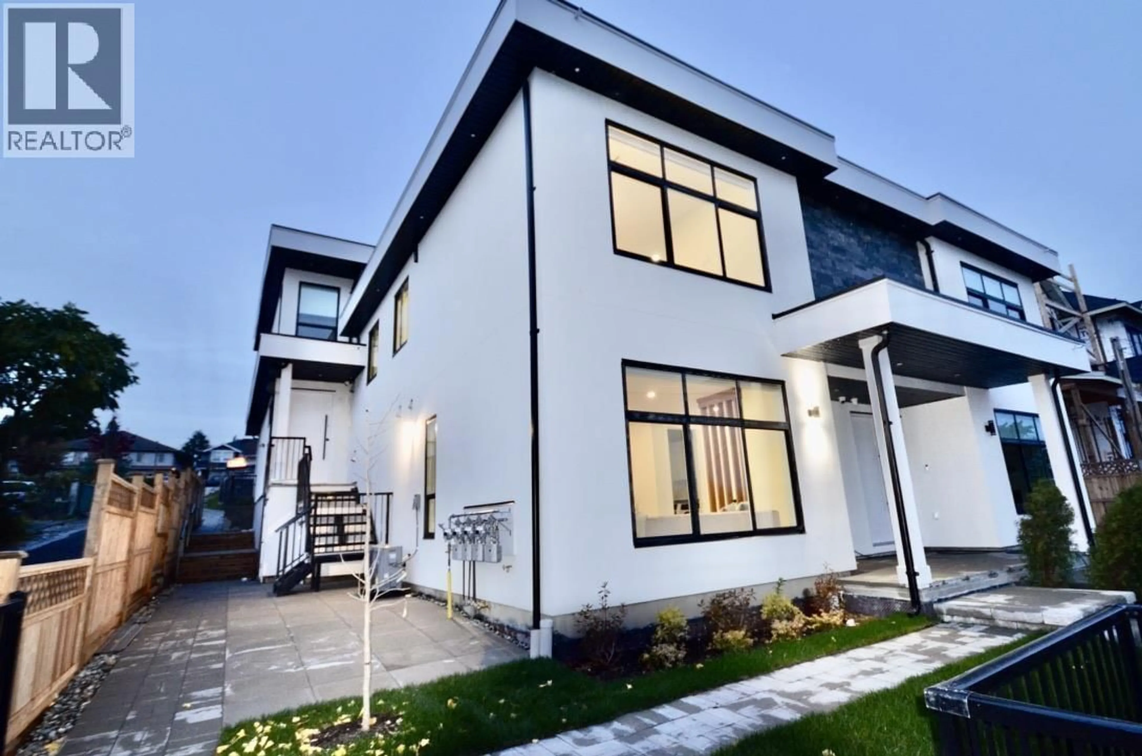 Home with vinyl exterior material, street for 103 - 901 EDGAR AVENUE, Coquitlam British Columbia V3K2K1