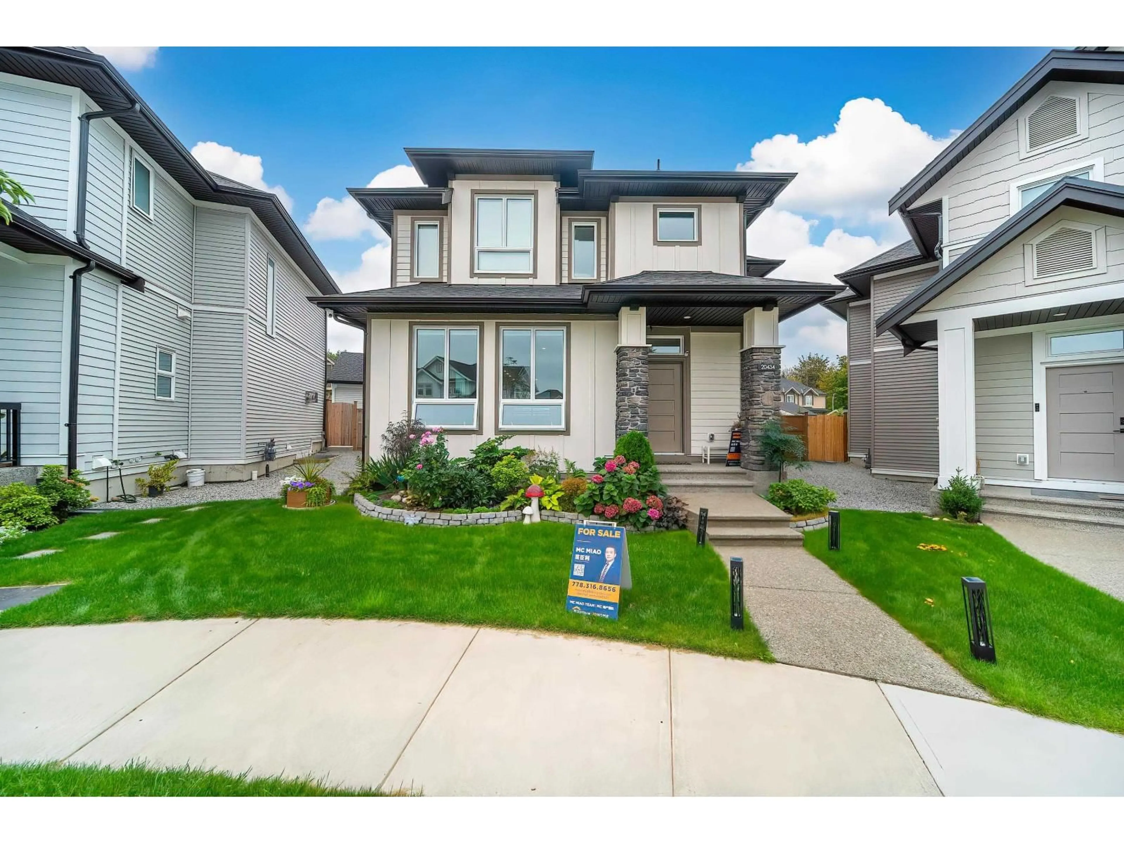 Home with vinyl exterior material, street for 20434 76A, Langley British Columbia V2Y3T1