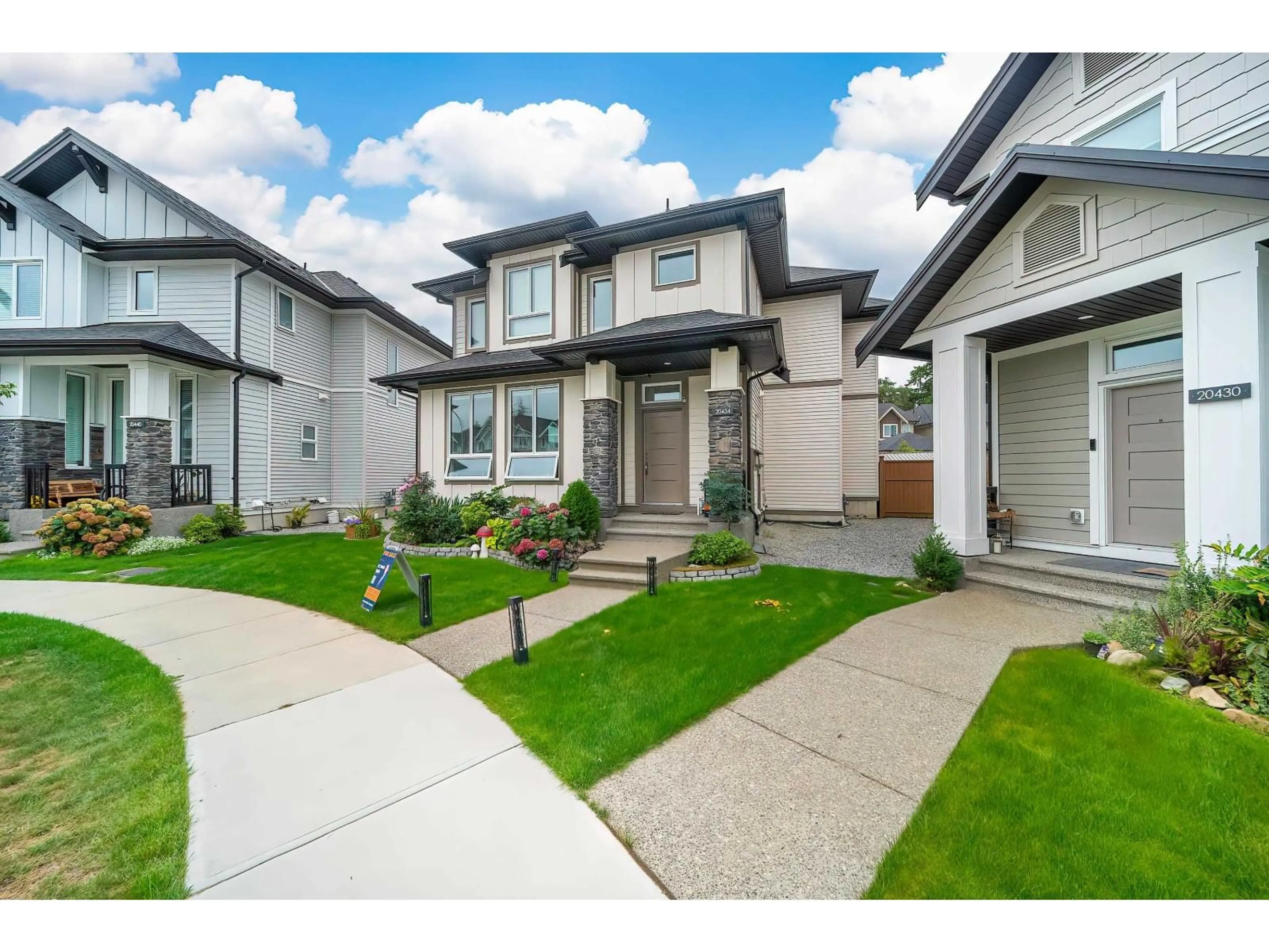 Home with vinyl exterior material, street for 20434 76A AVENUE, Langley British Columbia V2Y3T1