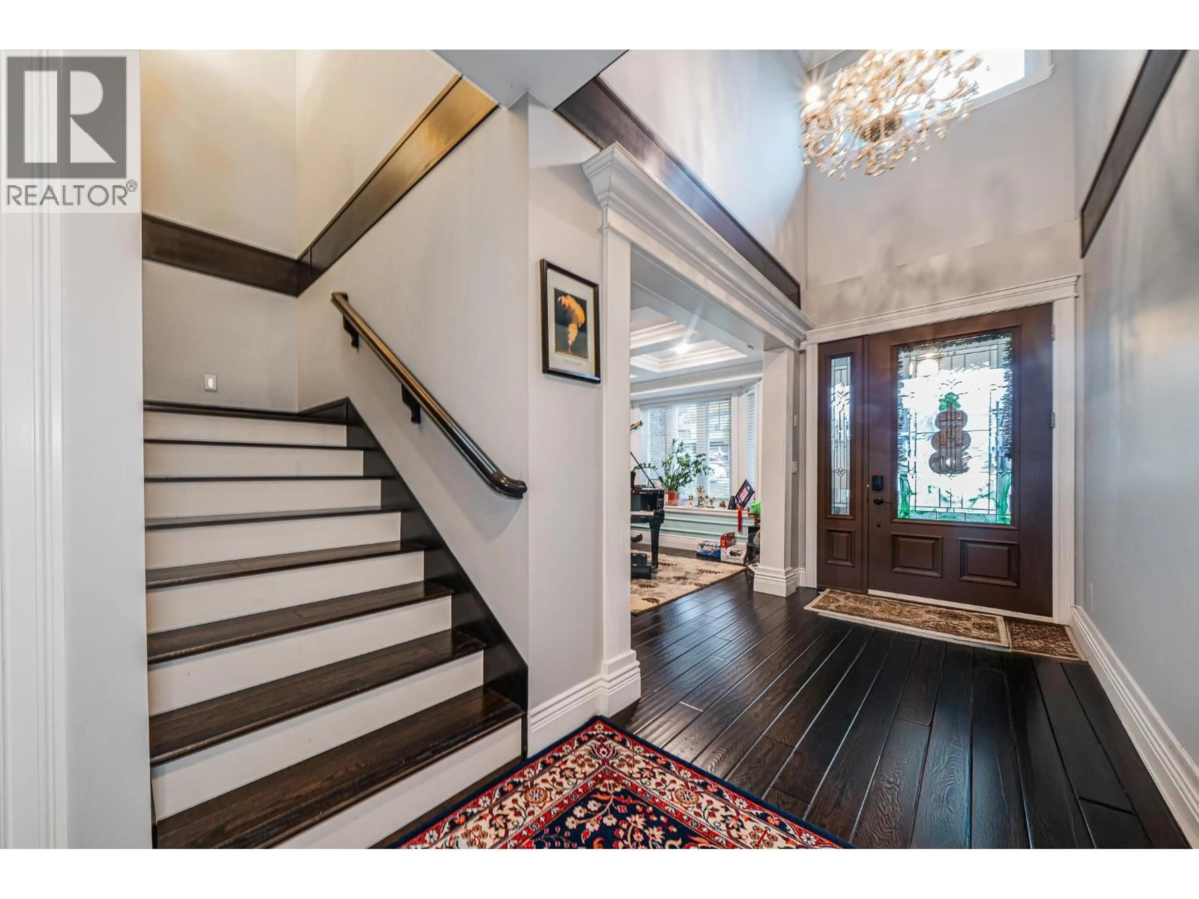 Indoor foyer for 5007 HARDWICK STREET, Burnaby British Columbia V5G1P8