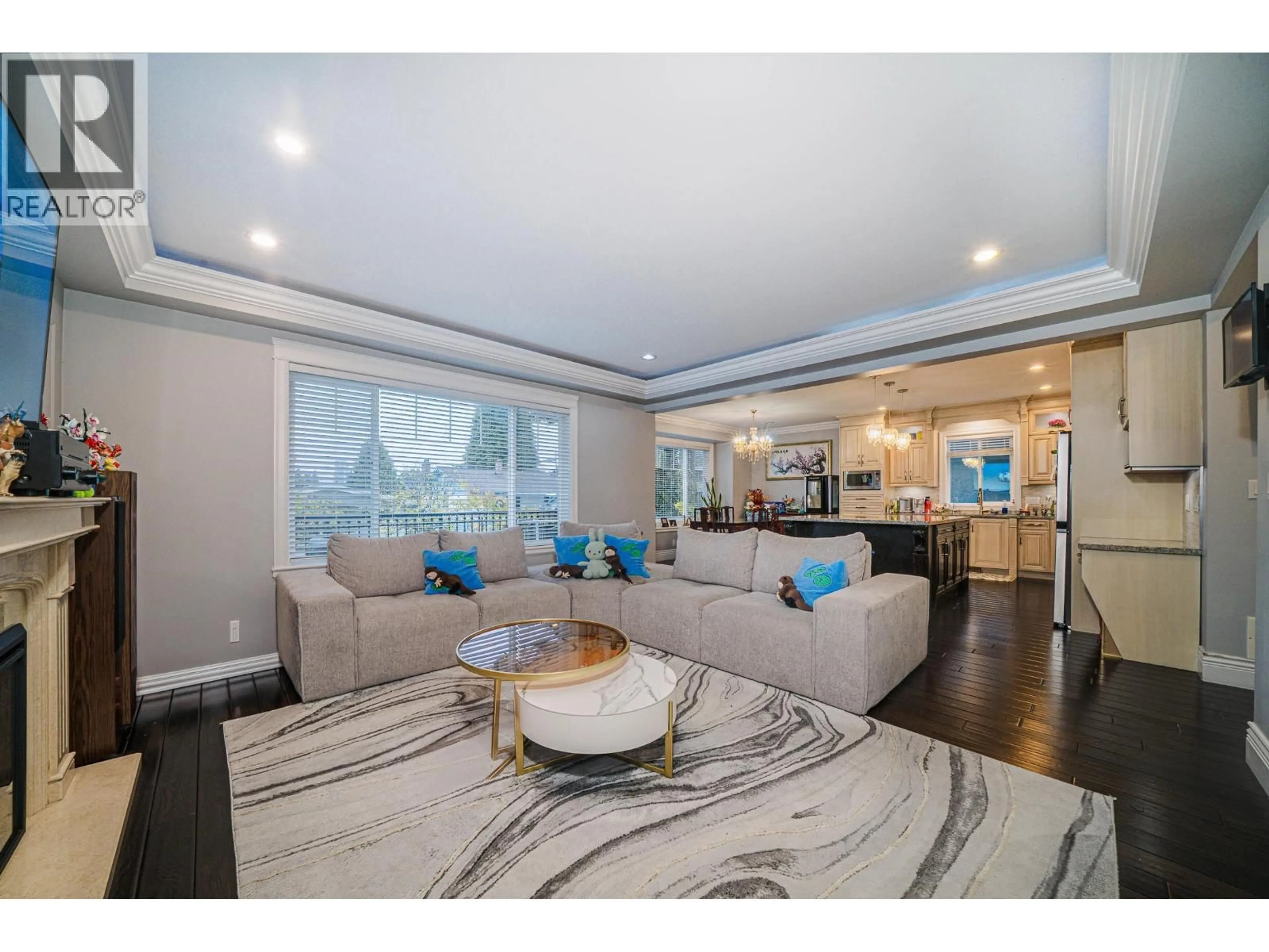 Living room with furniture, unknown for 5007 HARDWICK STREET, Burnaby British Columbia V5G1P8