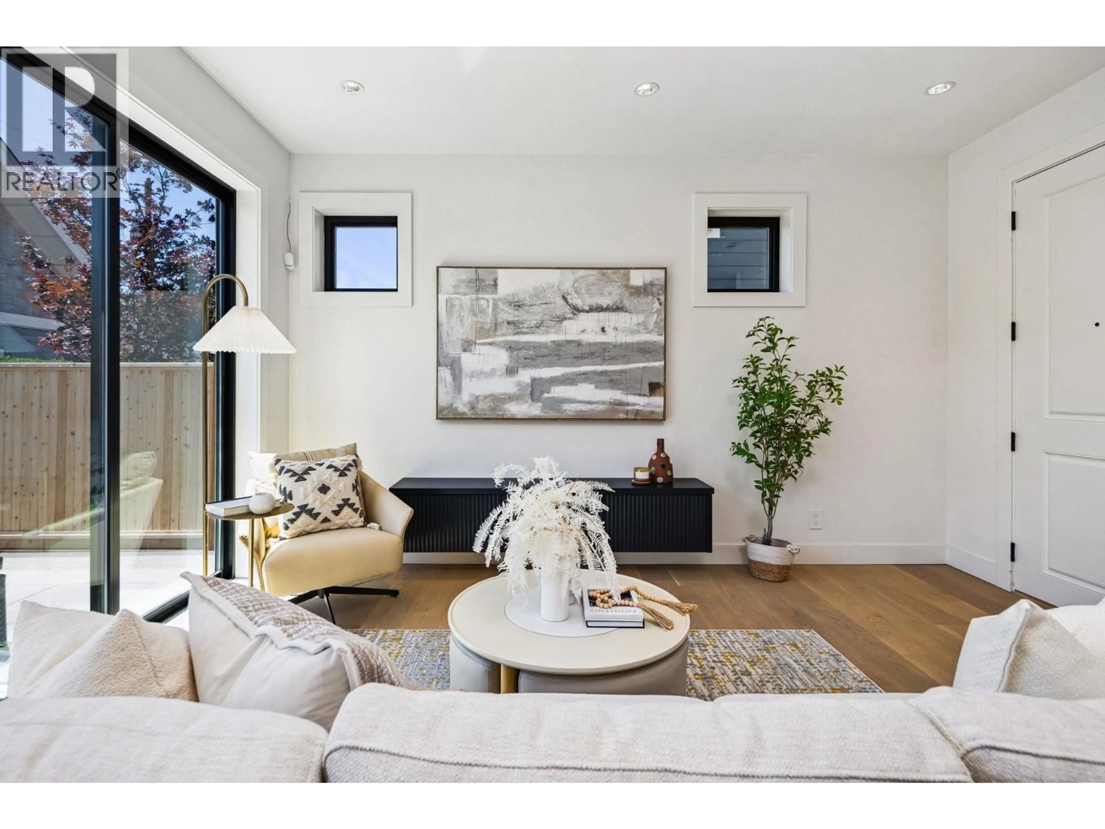 Living room with furniture, unknown for 2 - 250 39TH AVENUE, Vancouver British Columbia V5W1K2