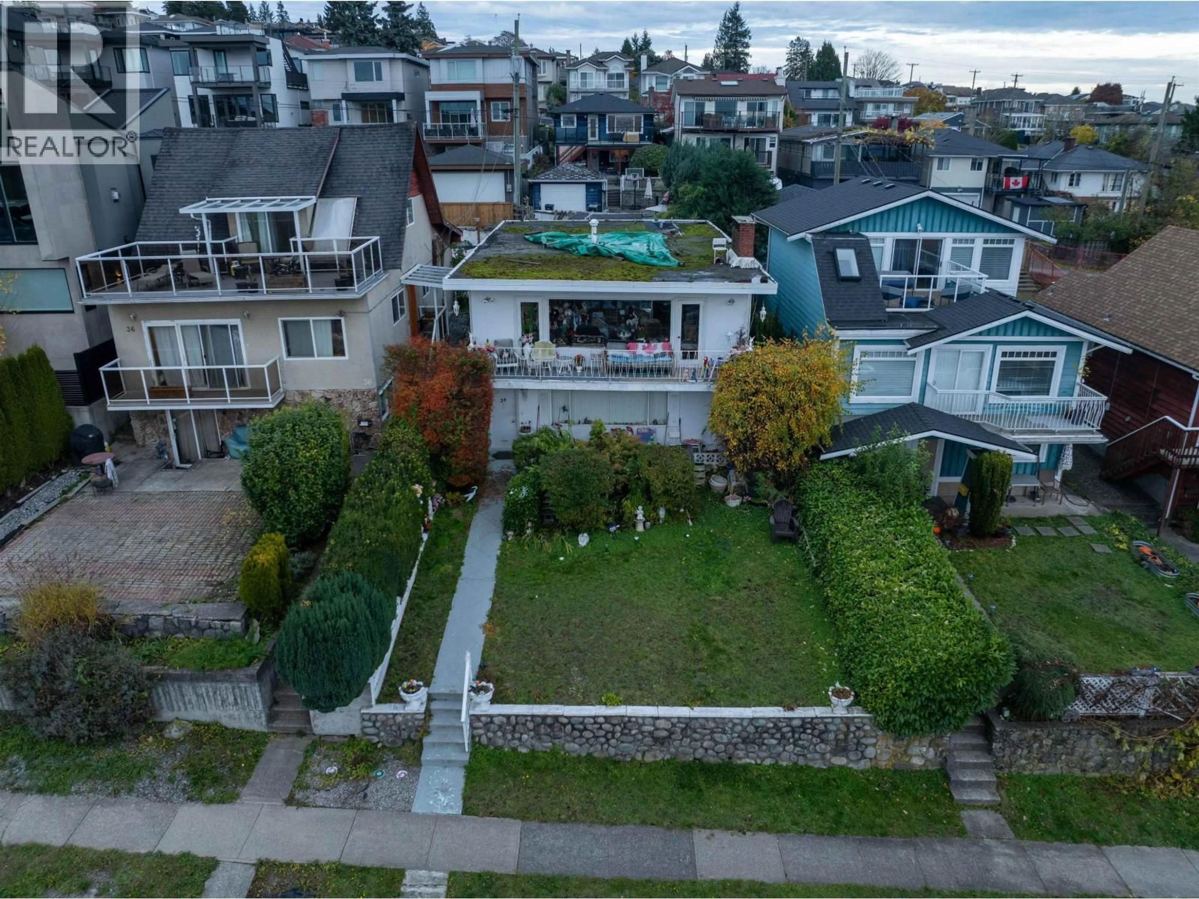 A pic from outside/outdoor area/front of a property/back of a property/a pic from drone, unknown for 34 HYTHE AVENUE, Burnaby British Columbia V5B1G4