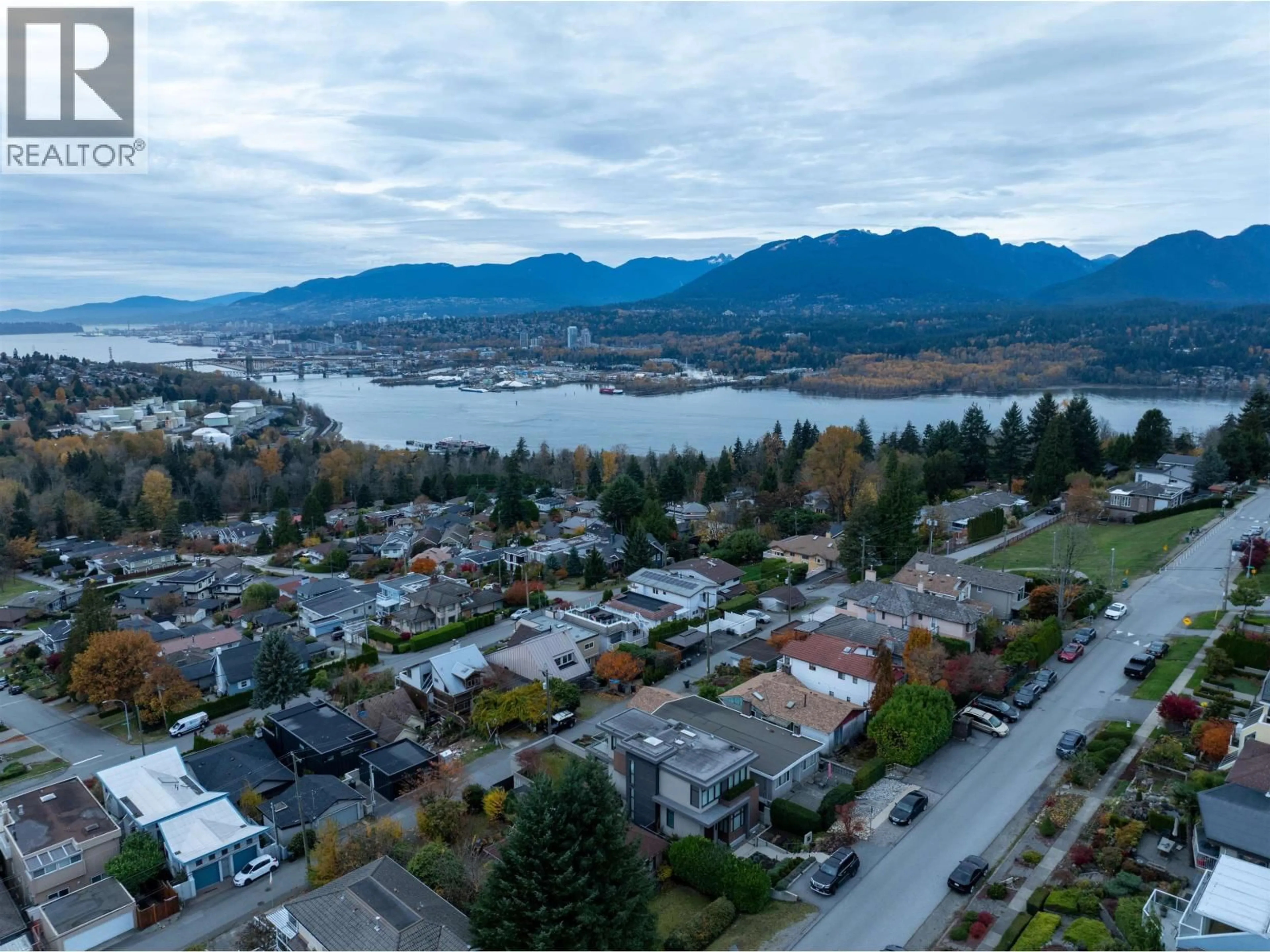 A pic from outside/outdoor area/front of a property/back of a property/a pic from drone, water/lake/river/ocean view for 34 HYTHE AVENUE, Burnaby British Columbia V5B1G4