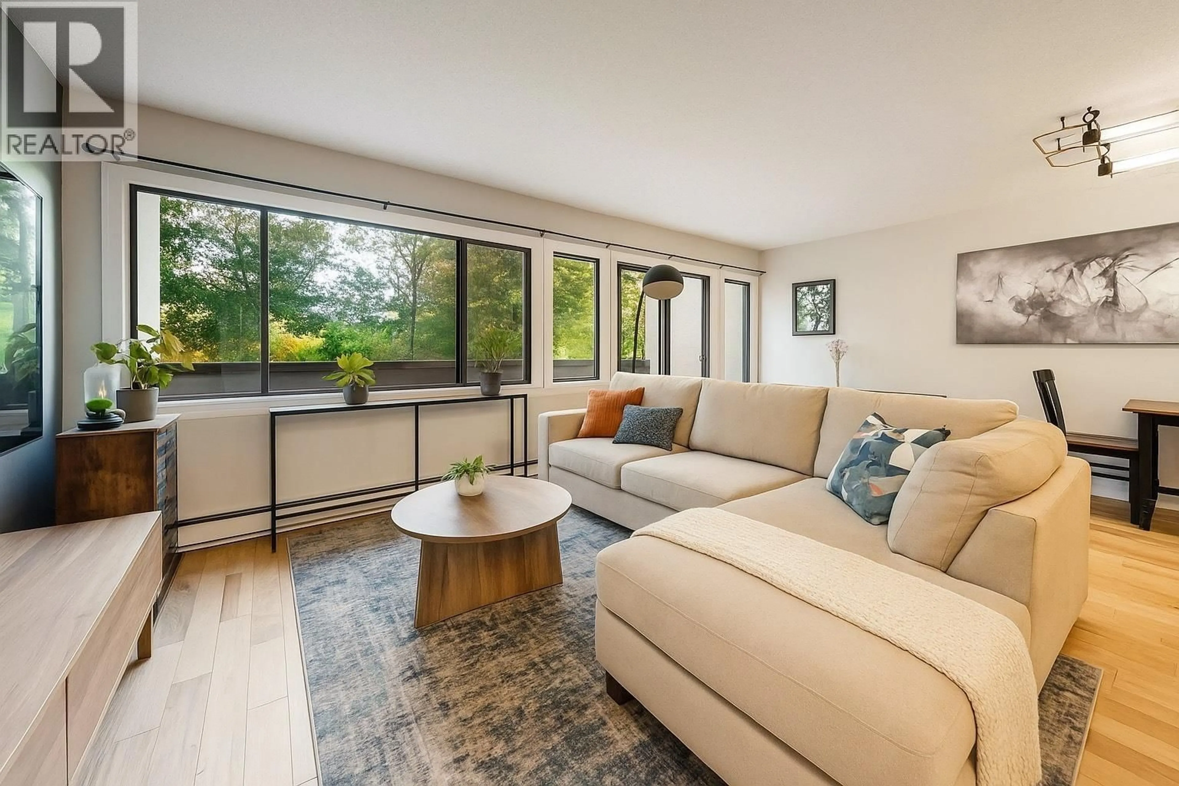 Living room with furniture, wood/laminate floor for 7 - 7305 MONTECITO DRIVE, Burnaby British Columbia V5A1R2